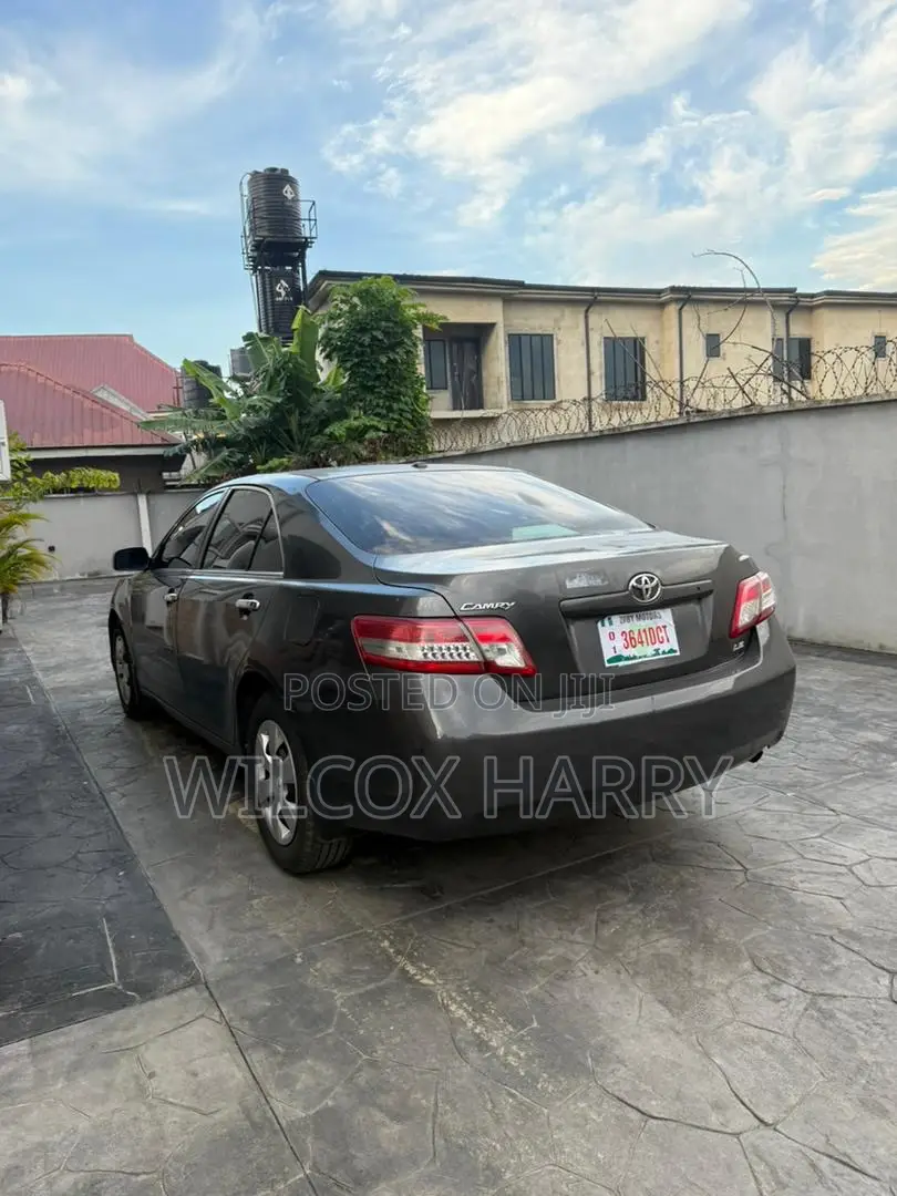 Toyota Camry LE 4dr Sedan (2.5L 4cyl 6AM) 2010 Gray
