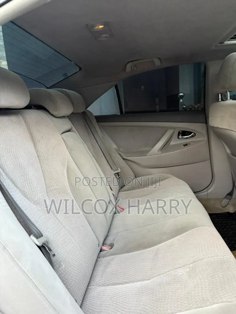 Toyota Camry LE 4dr Sedan (2.5L 4cyl 6AM) 2010 Gray