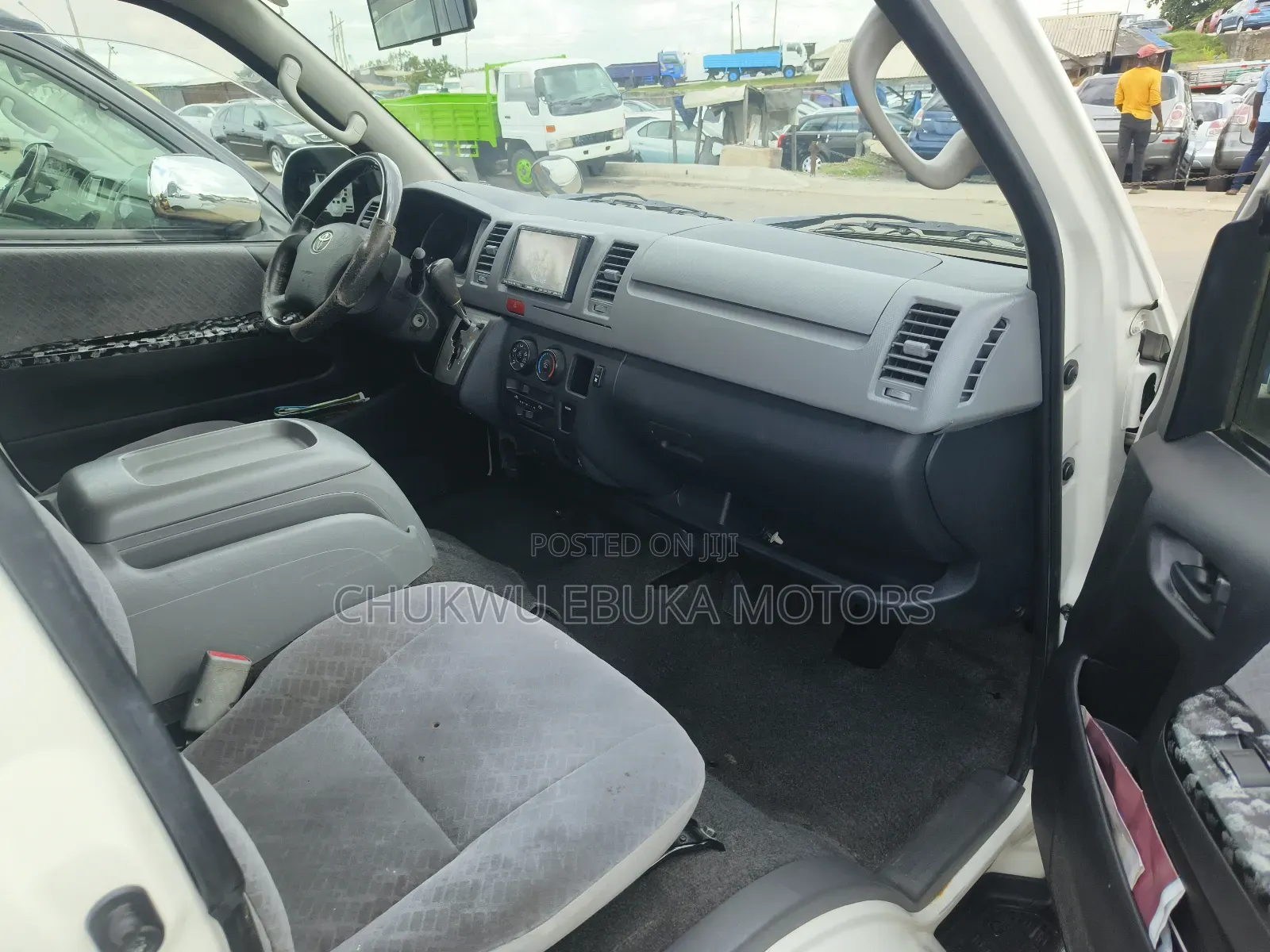 Toyota HiAce 2013 White