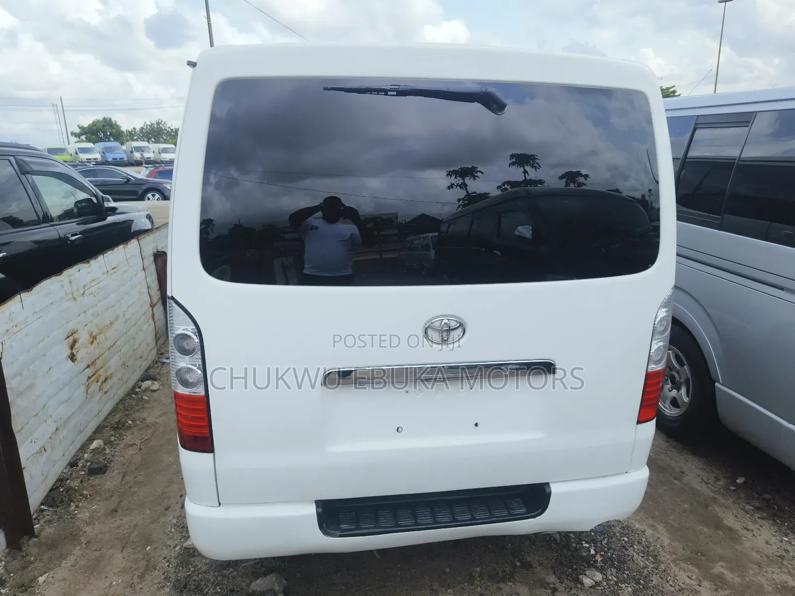 Toyota HiAce 2014 White