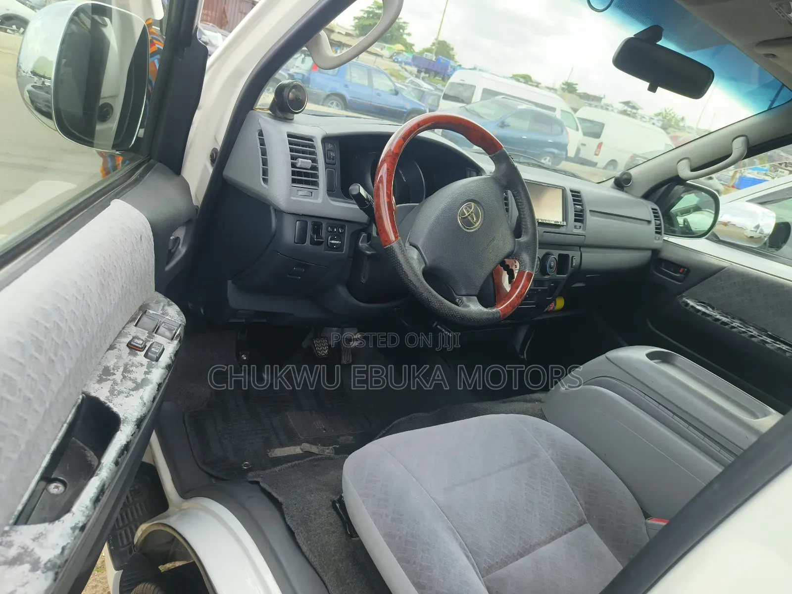 Toyota HiAce 2014 White