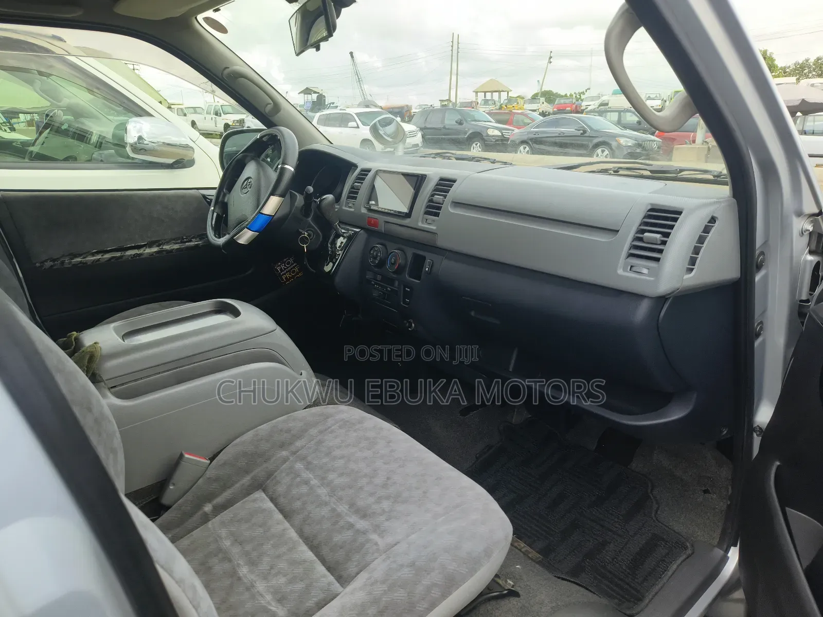 Toyota HiAce 2013 Silver