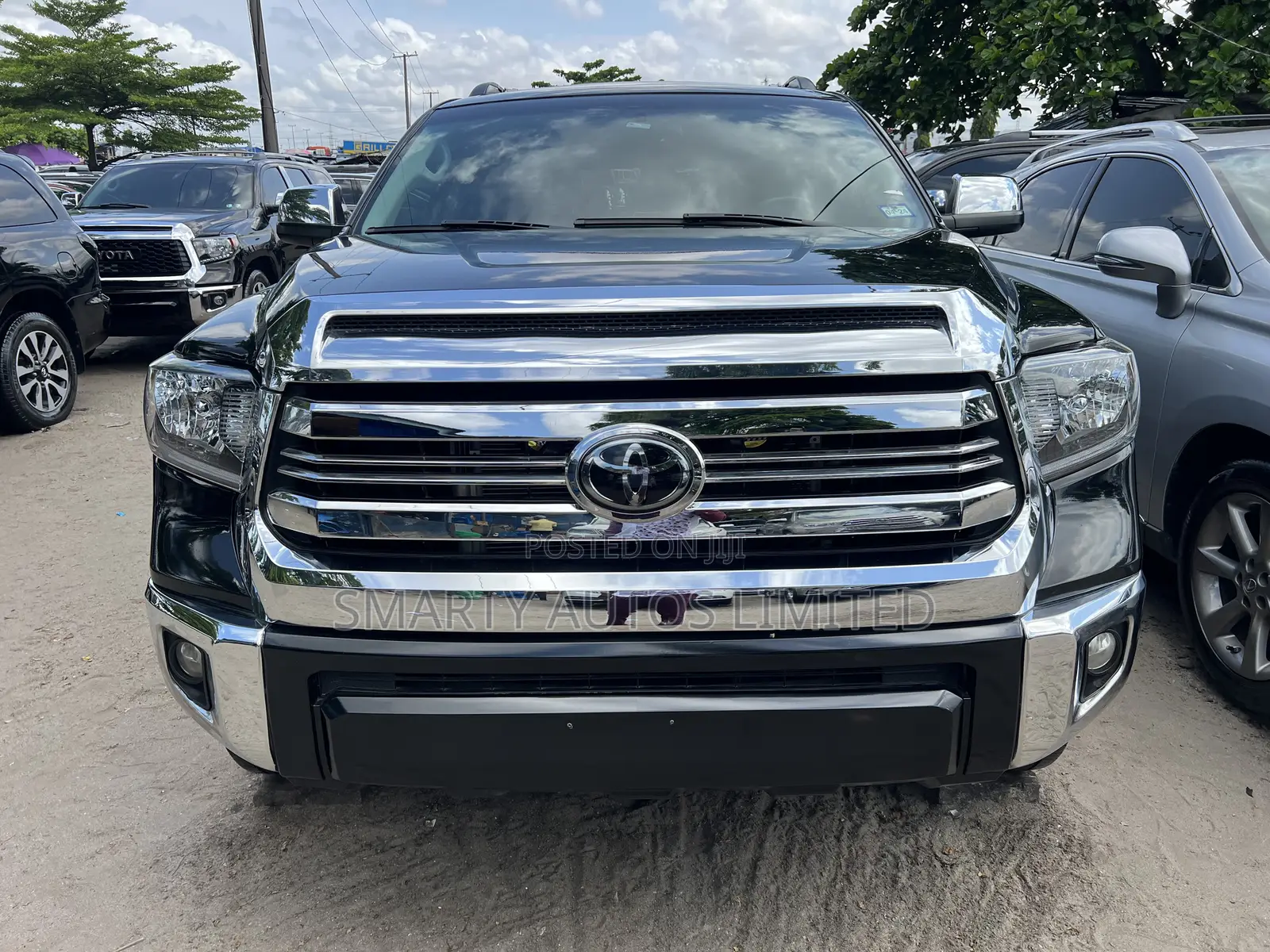 Toyota Sequoia Platinum FFV 4dr SUV 4WD (5.7L 8cyl 6A) 2016 Black