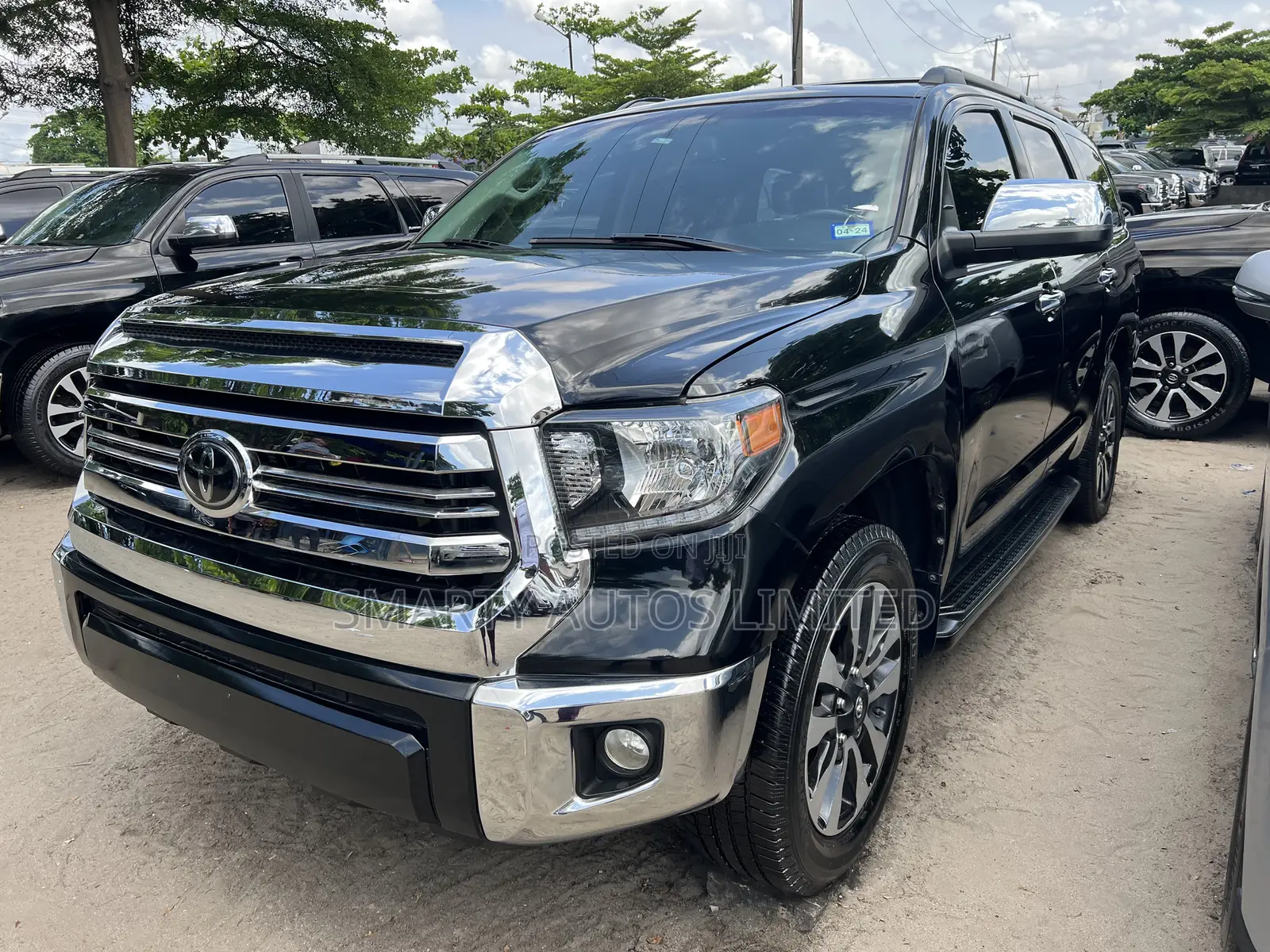 Toyota Sequoia Platinum FFV 4dr SUV 4WD (5.7L 8cyl 6A) 2016 Black