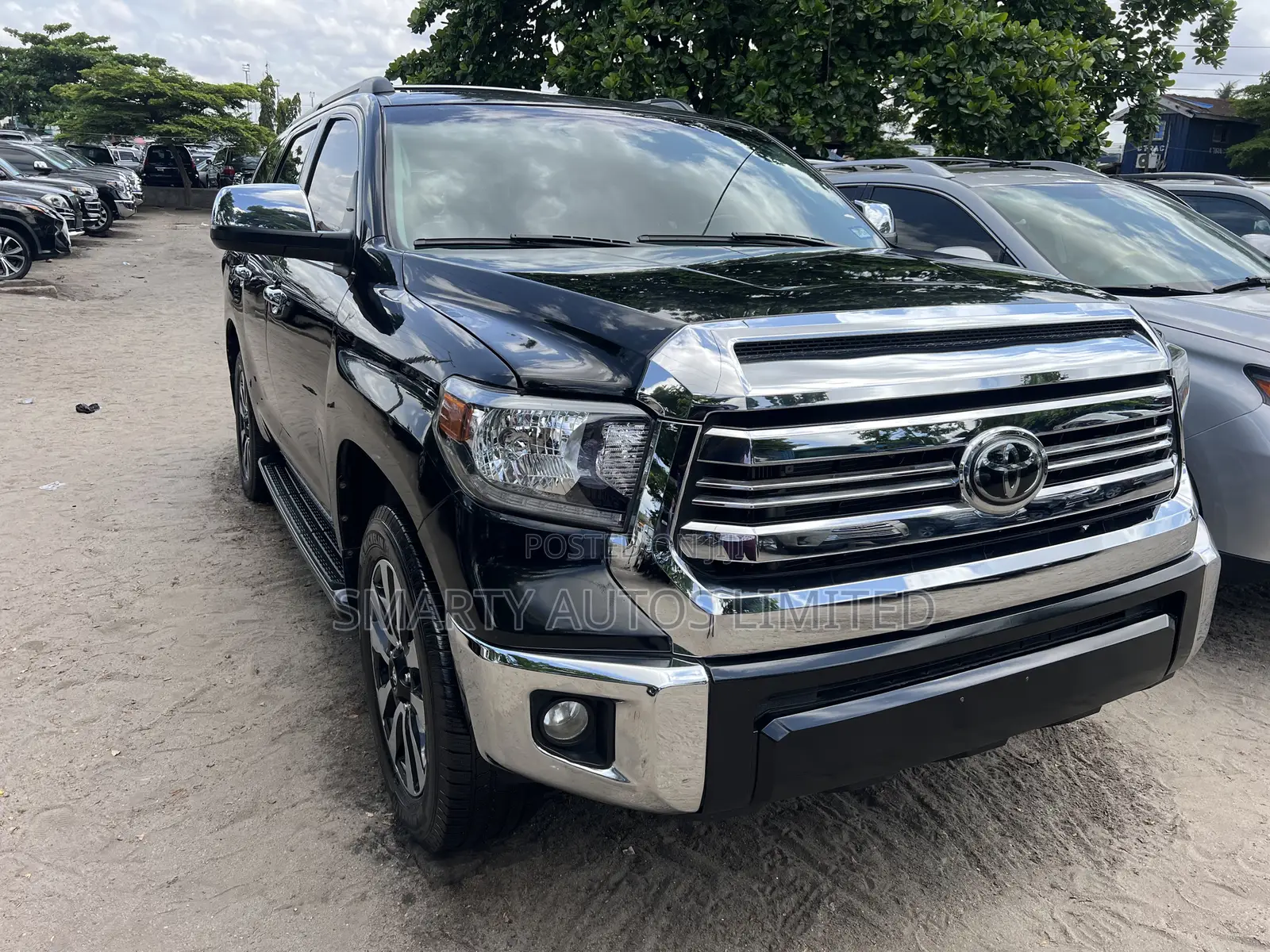 Toyota Sequoia Platinum FFV 4dr SUV 4WD (5.7L 8cyl 6A) 2016 Black