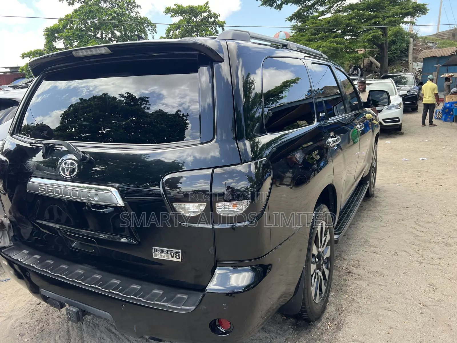 Toyota Sequoia Platinum FFV 4dr SUV 4WD (5.7L 8cyl 6A) 2016 Black