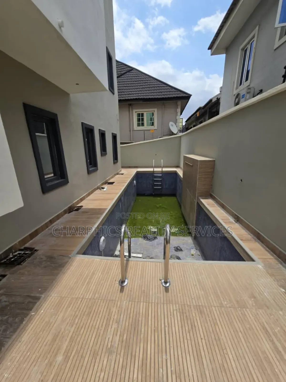 5bdrm Duplex in GRA Phase 2 Shangisha for sale