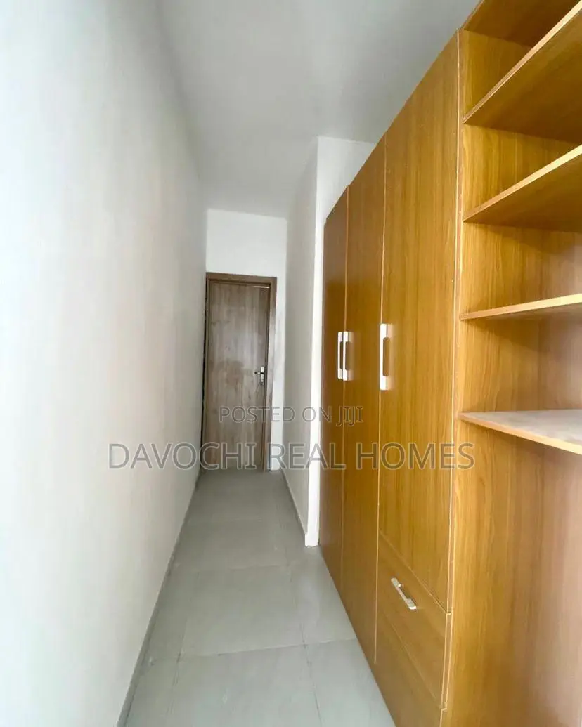 4bdrm Duplex in New Road, Chevron for rent