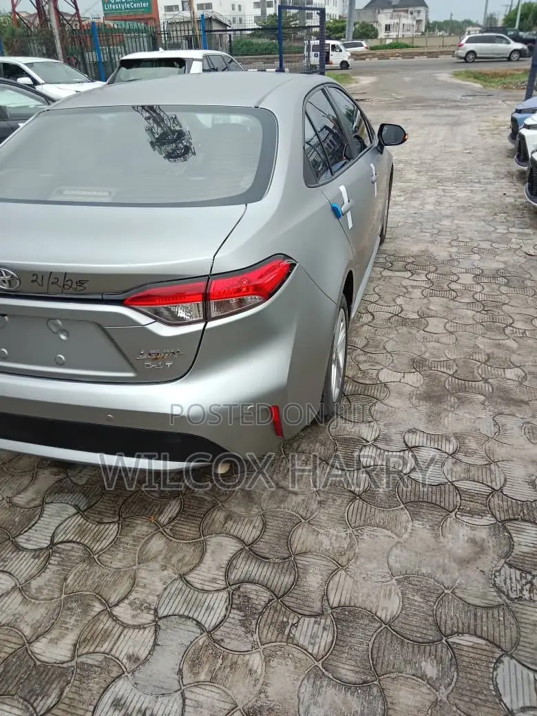 Toyota Corolla LE 2020 Gold