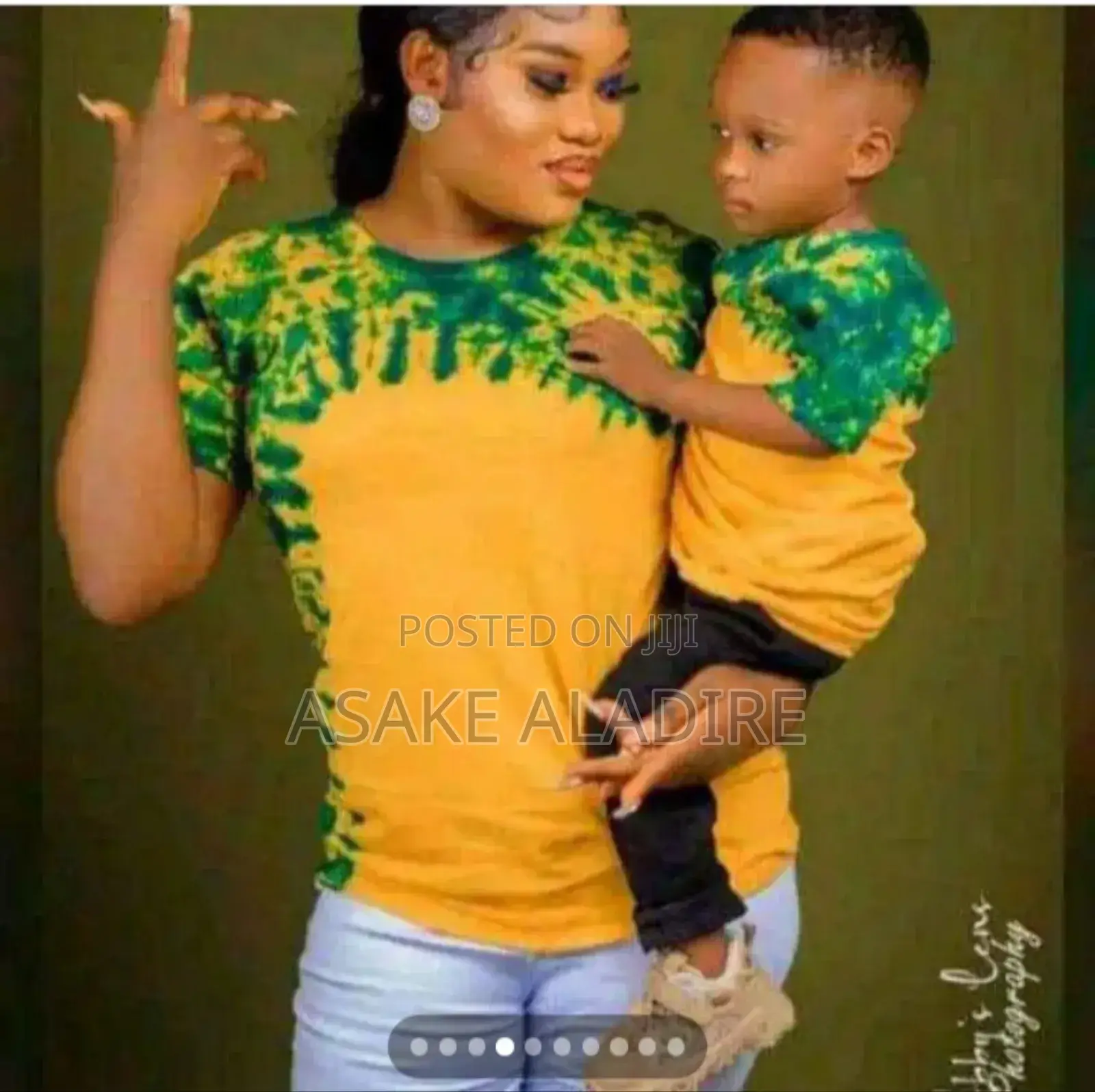 Adire Roundneck