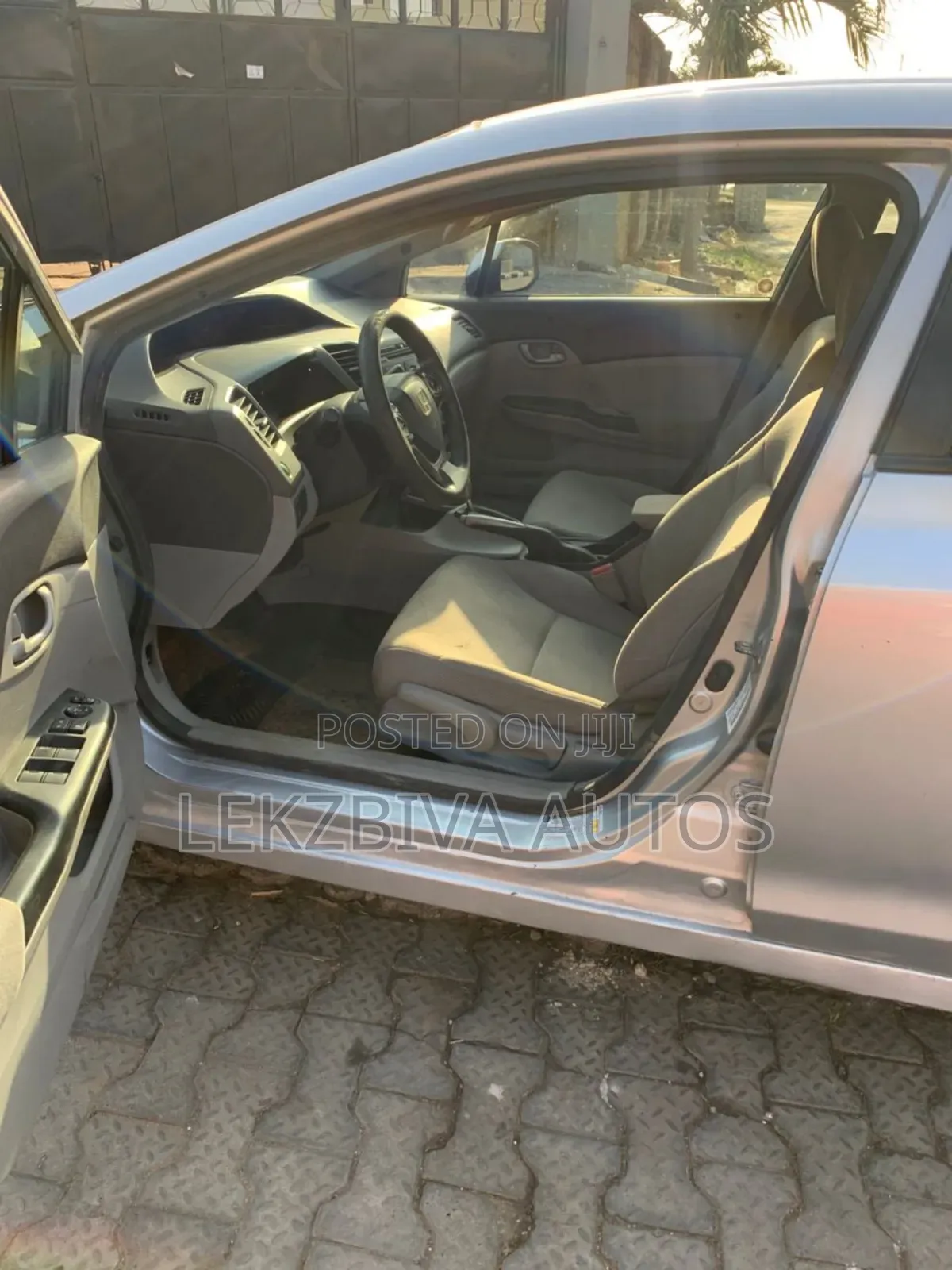Honda Civic 1.8 5 Door Automatic 2012 Silver