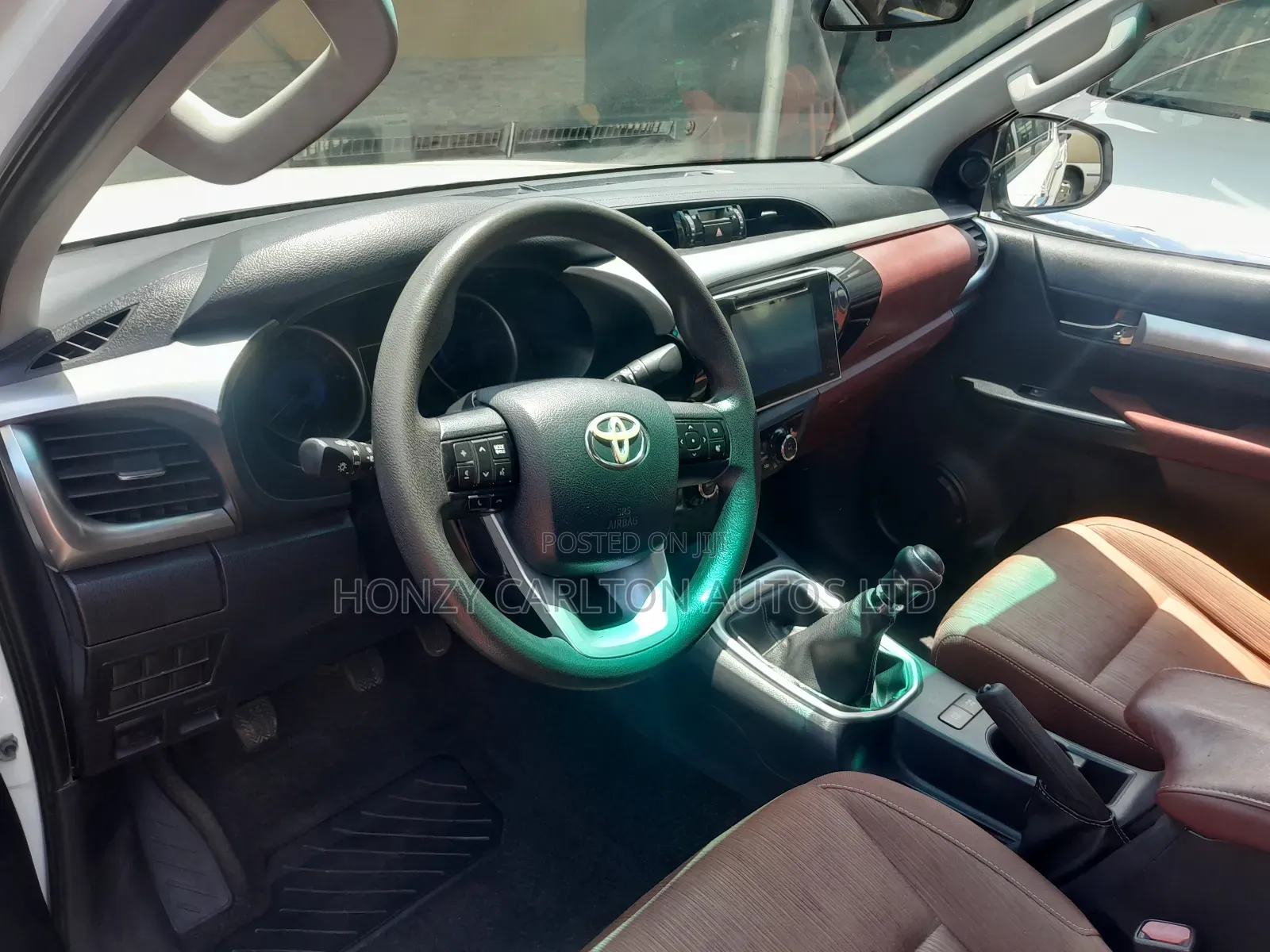 Toyota Hilux Revo Double Cab Petrol 2.7 AWD 2016 White