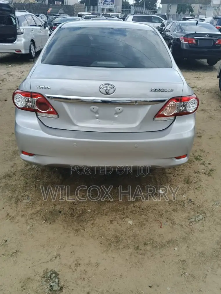 Toyota Corolla L 4dr Sedan (1.8L 4cyl 5M) 2012 Silver