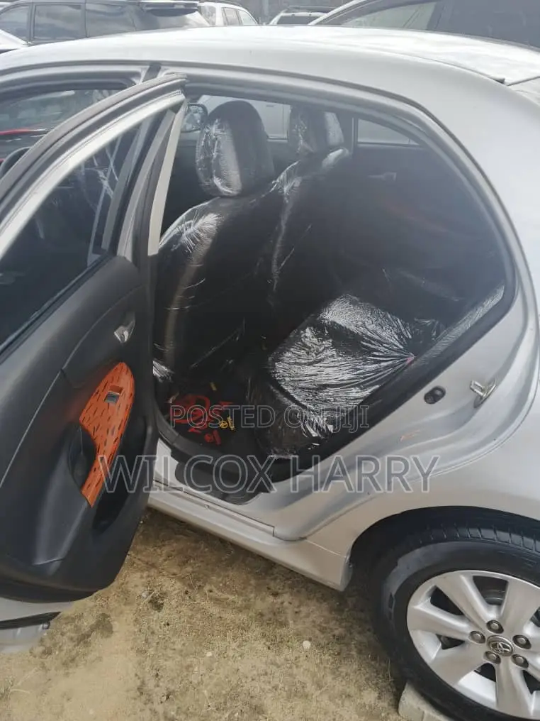 Toyota Corolla L 4dr Sedan (1.8L 4cyl 5M) 2012 Silver