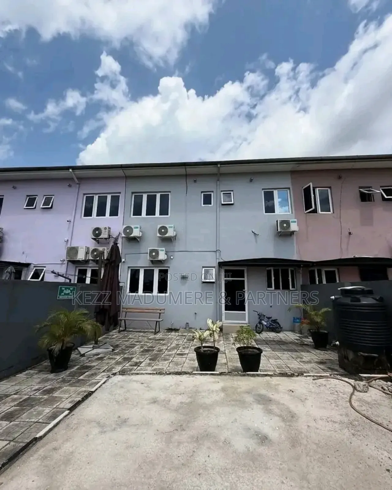 4bdrm Duplex in Golf Estate, Trans for sale