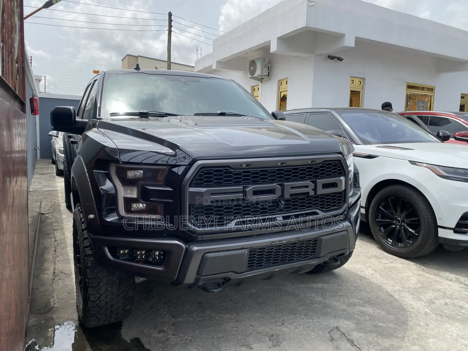 Ford F-150 Raptor 4x4 SuperCrew Cab Styleside 5.5 ft. box 145 in. WB