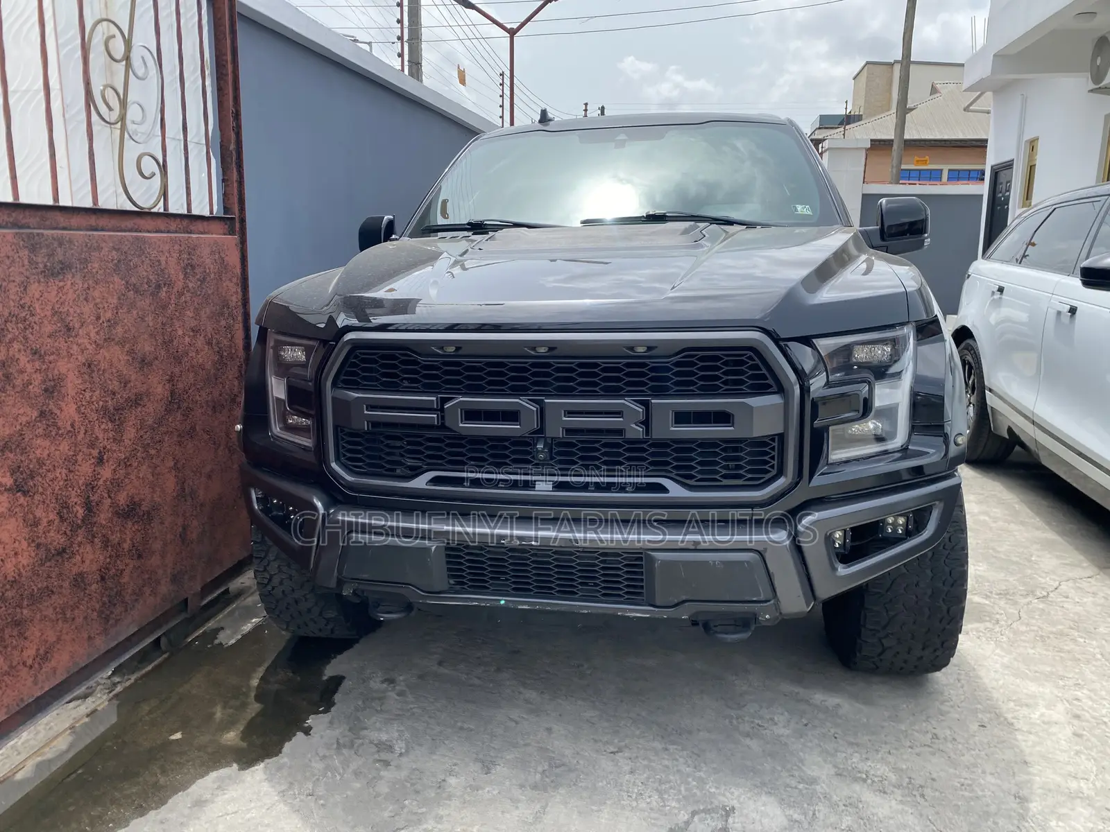 Ford F-150 Raptor 4x4 SuperCrew Cab Styleside 5.5 ft. box 145 in. WB