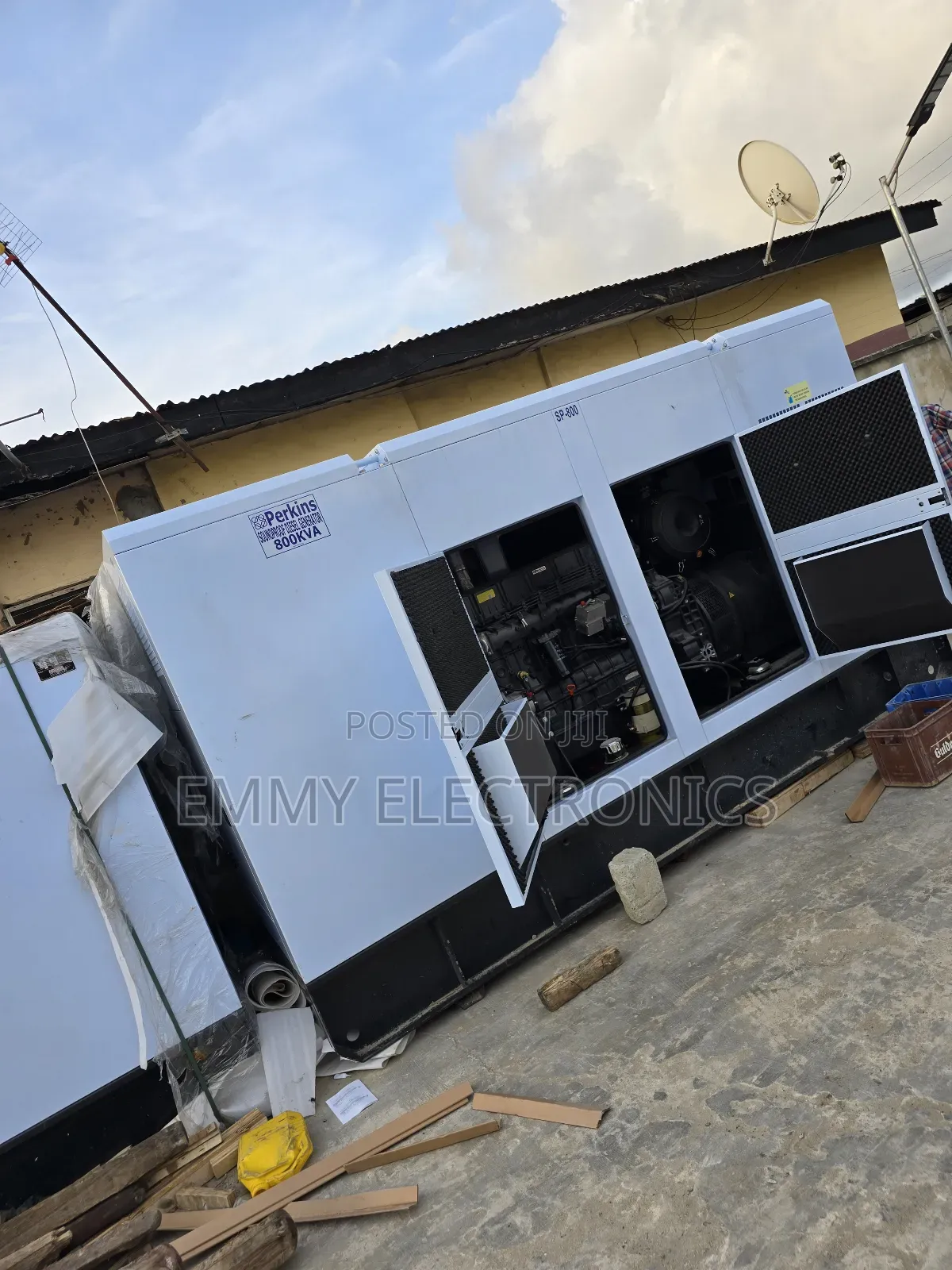 Sp800kva Perkins Diesel Soundproof Generator 2years Warranty