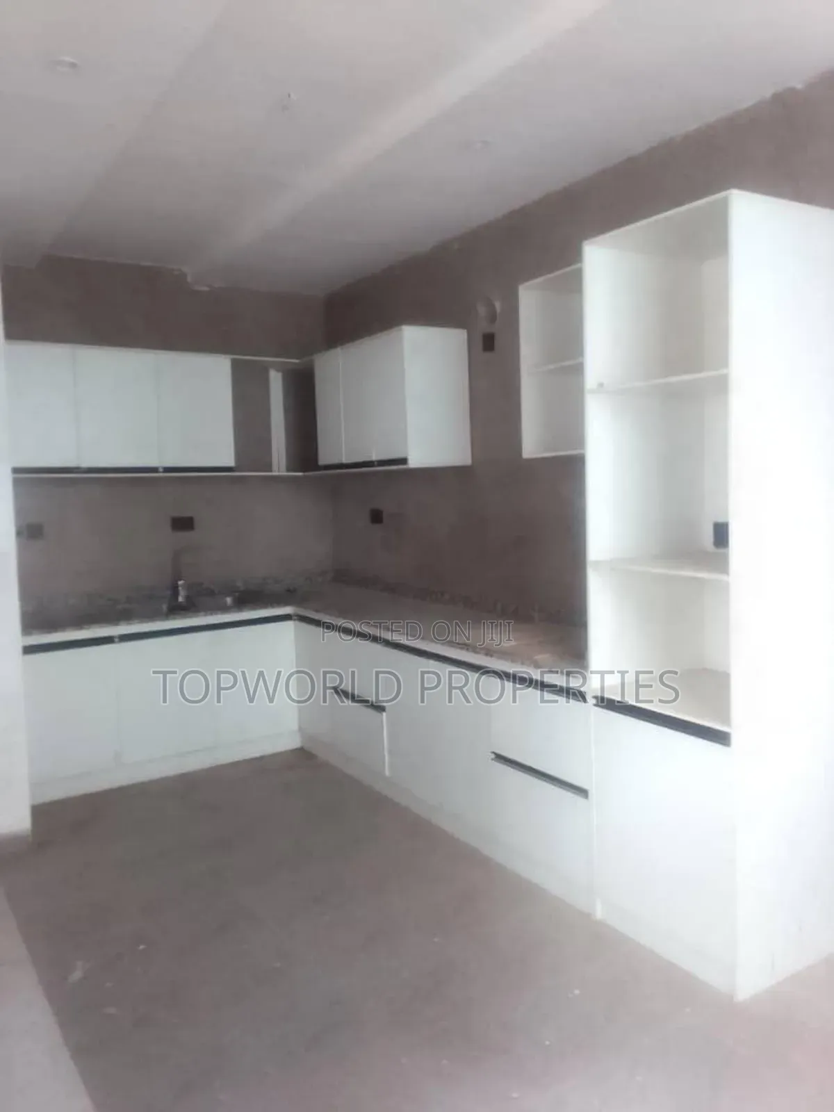 3bdrm Block of Flats in Periwinkle Estate for sale