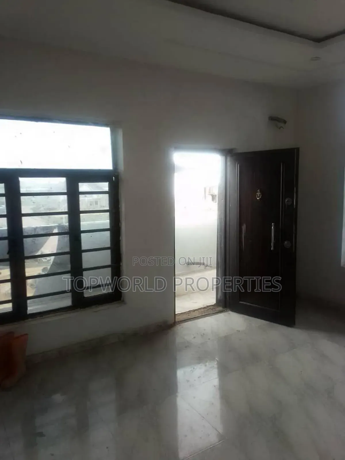 3bdrm Block of Flats in Periwinkle Estate for sale