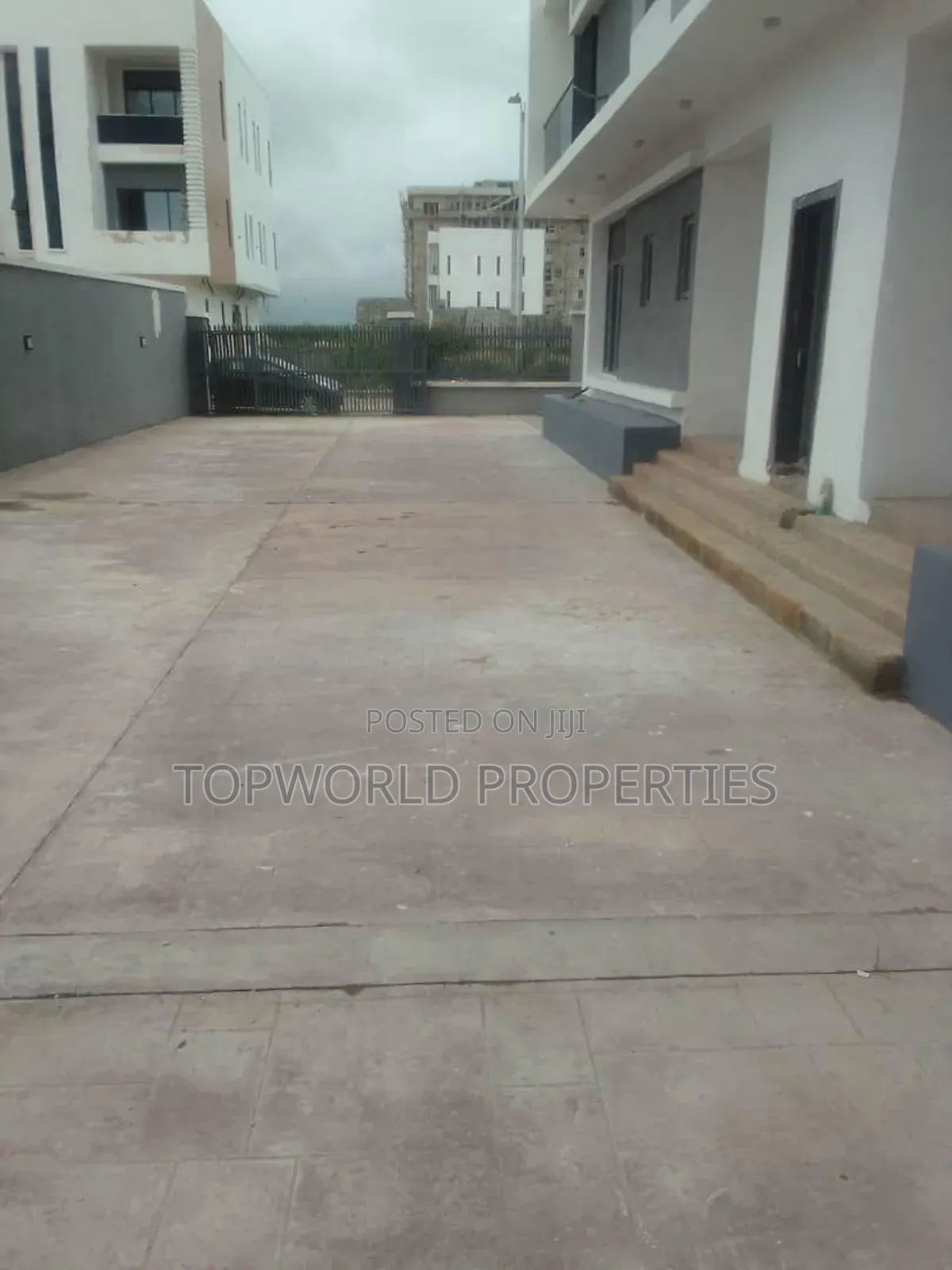 3bdrm Block of Flats in Periwinkle Estate for sale