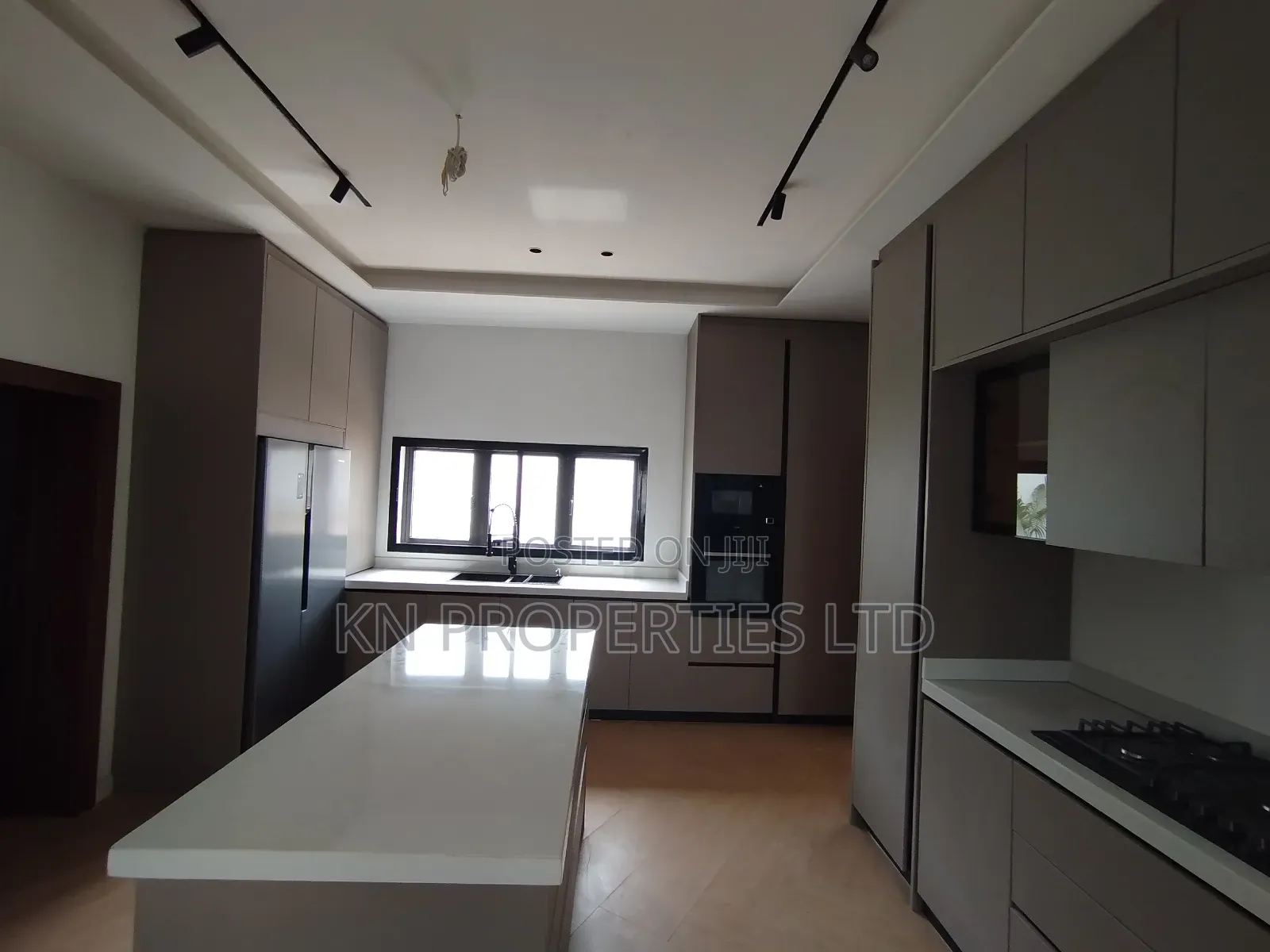 10bdrm Duplex in Asokoro for sale