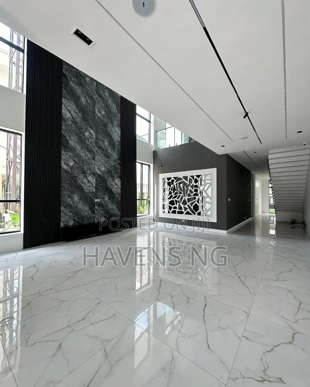 5bdrm Duplex in Osapa london for sale