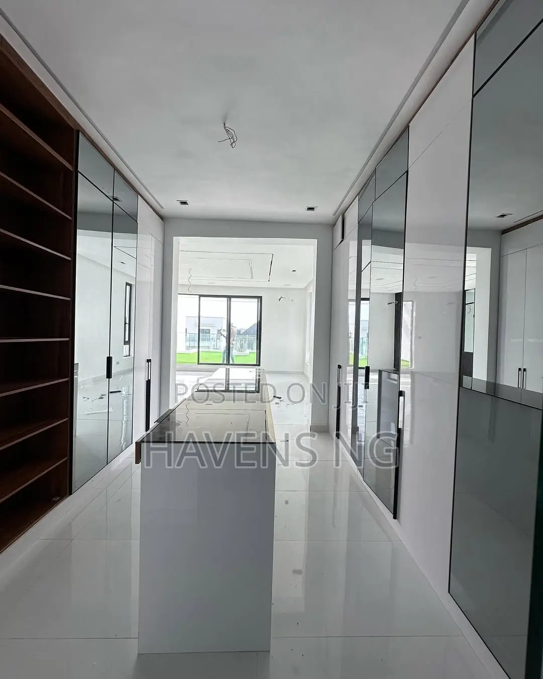 5bdrm Duplex in Osapa london for sale