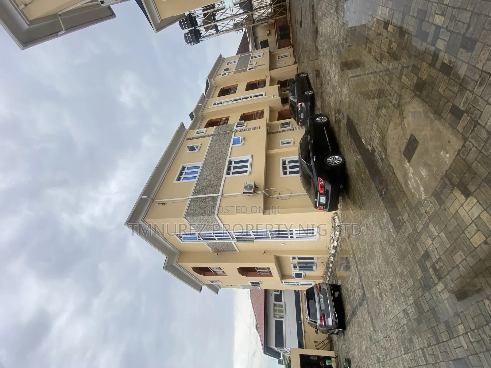 3bdrm Apartment in Chevron, Lekki for rent
