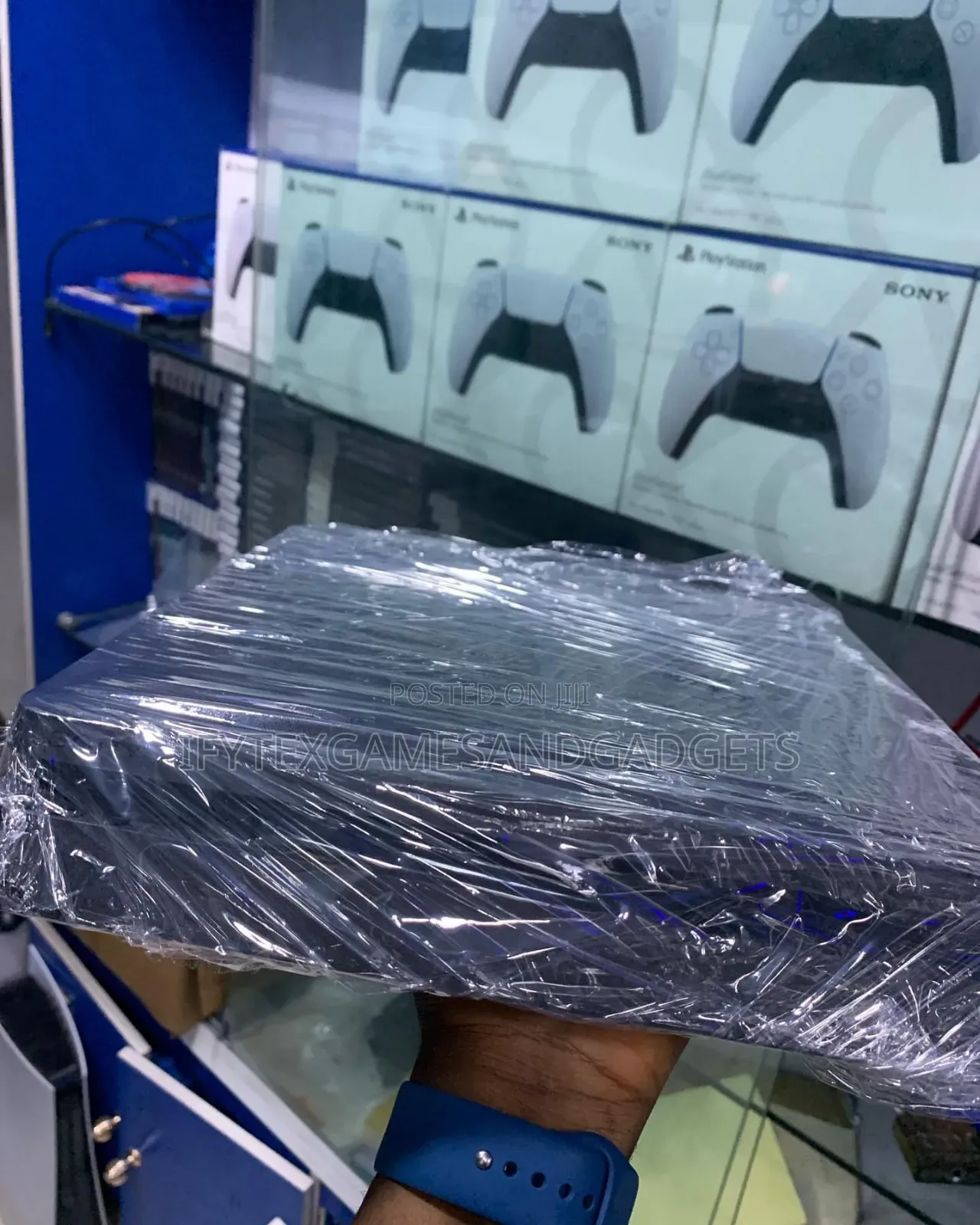 Clean London Used Normal Ps 4 With 2 Pads and 12 Games