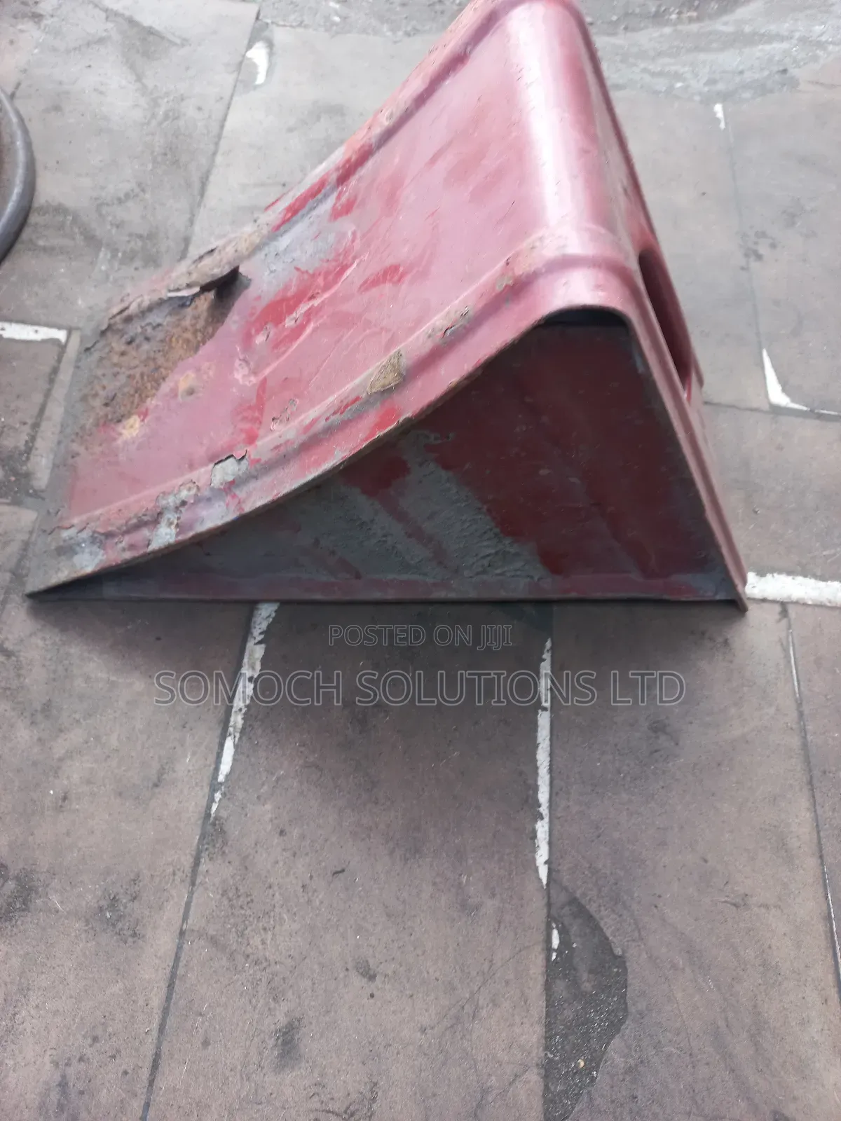 Solid Heavy Duty Metal Wheel Chock Wedge for Trucks