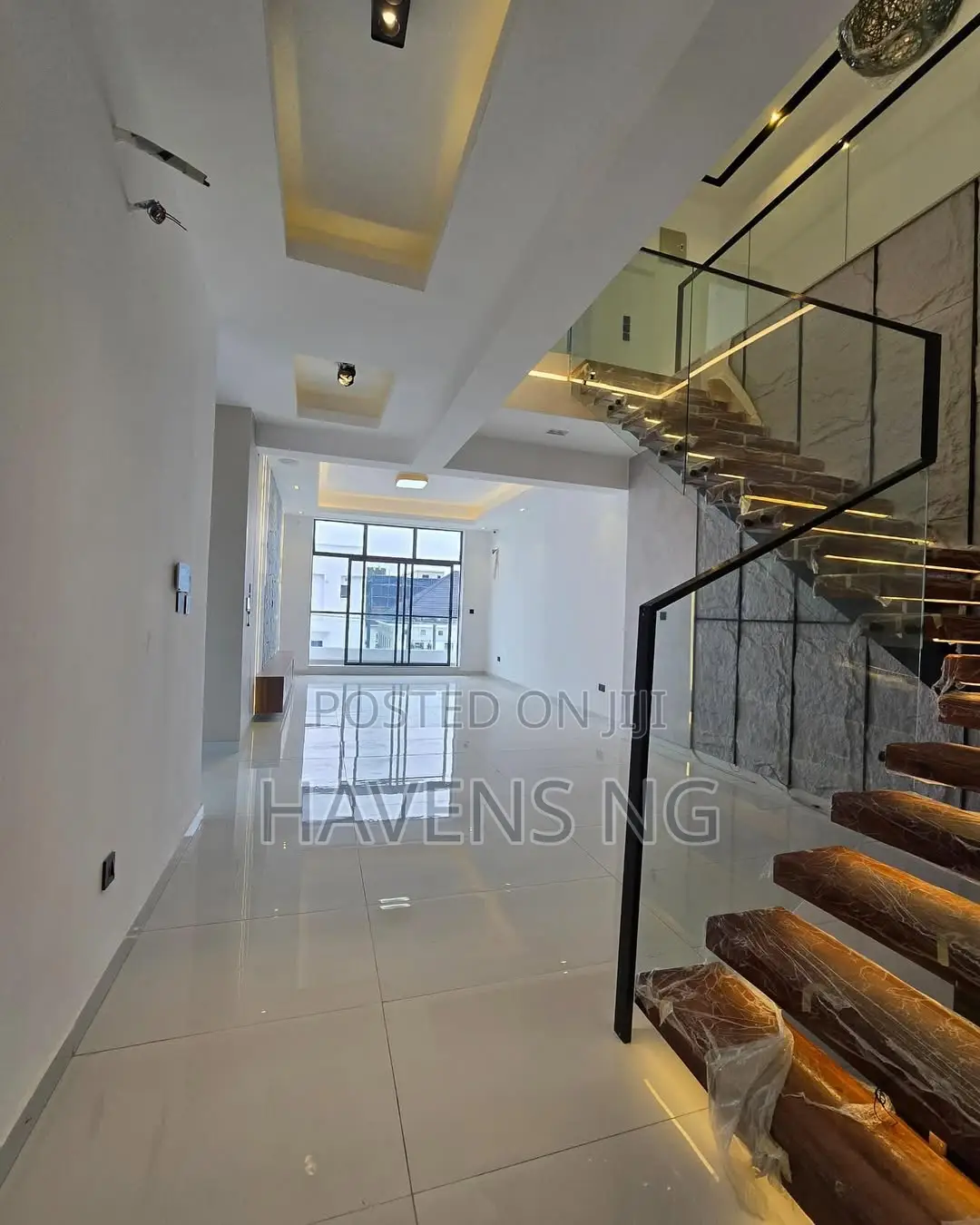 4bdrm Maisonette in Lekki Phase 1 for sale