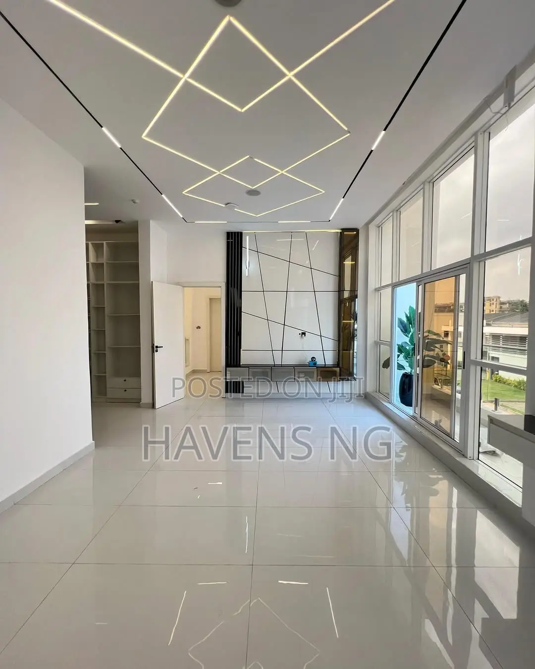 5bdrm Duplex in Chevron for sale