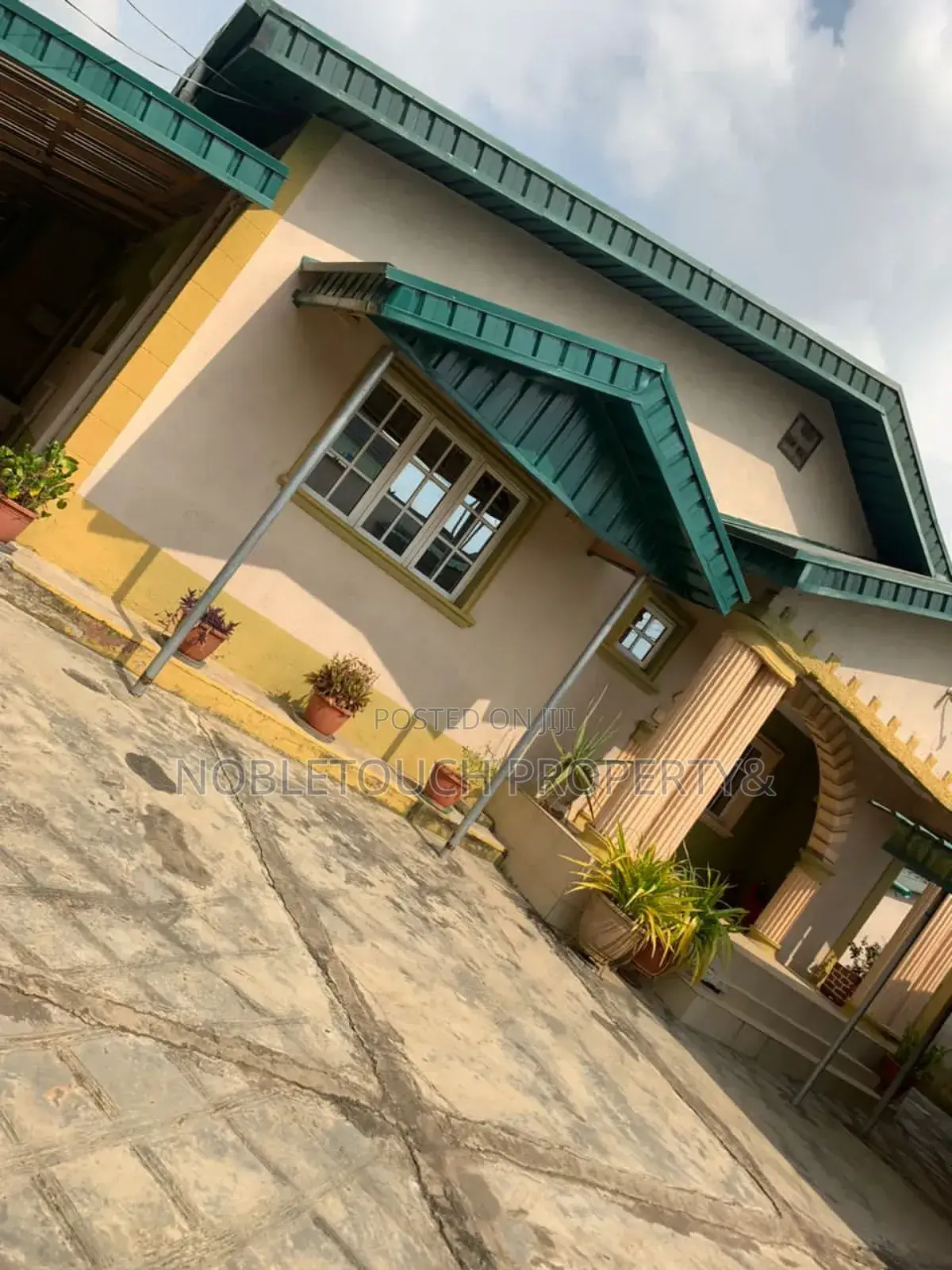 4bdrm Bungalow in Obadore Igando Lasu, Akesan for sale