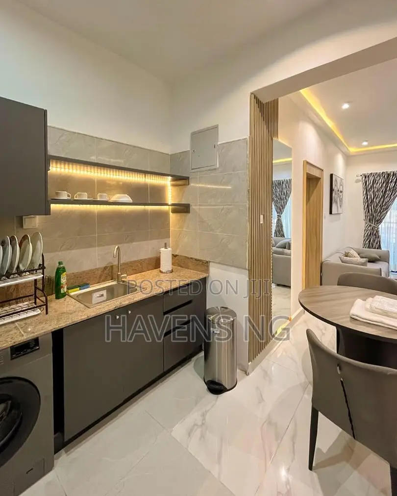 Luxurious 1-Bedroom Shortlet