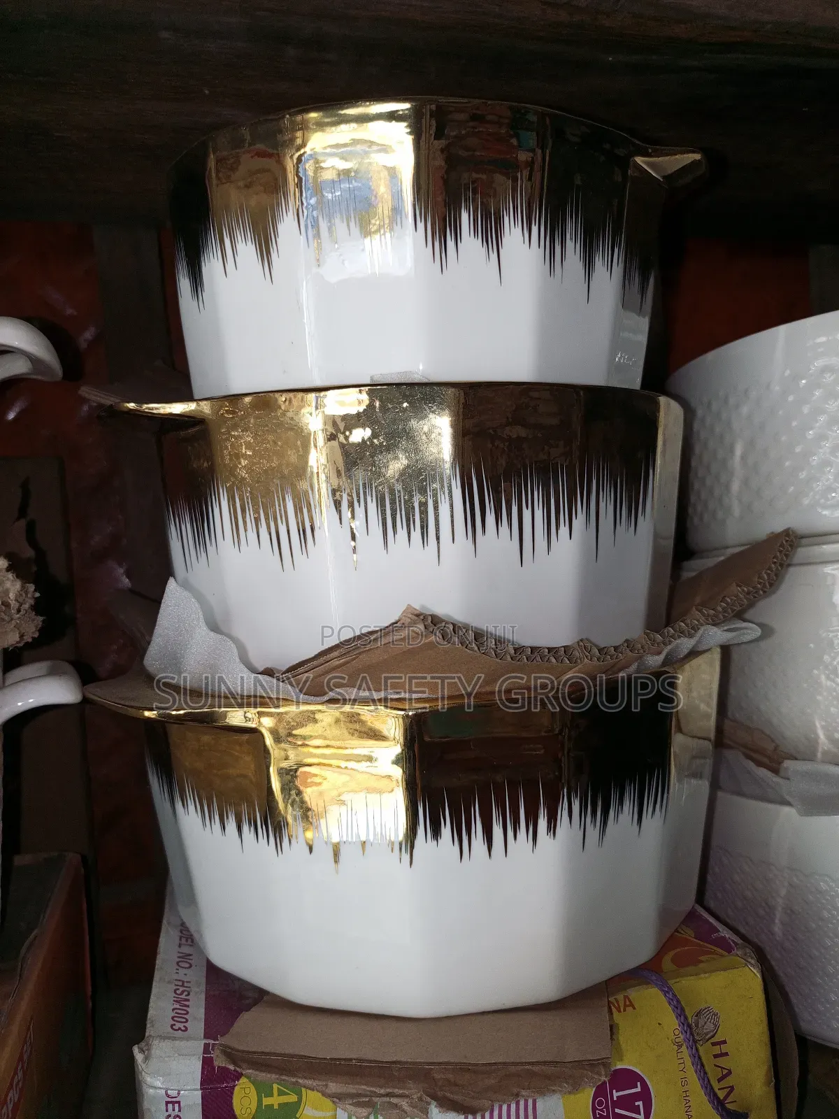 Kitchen Cookware and Dishes