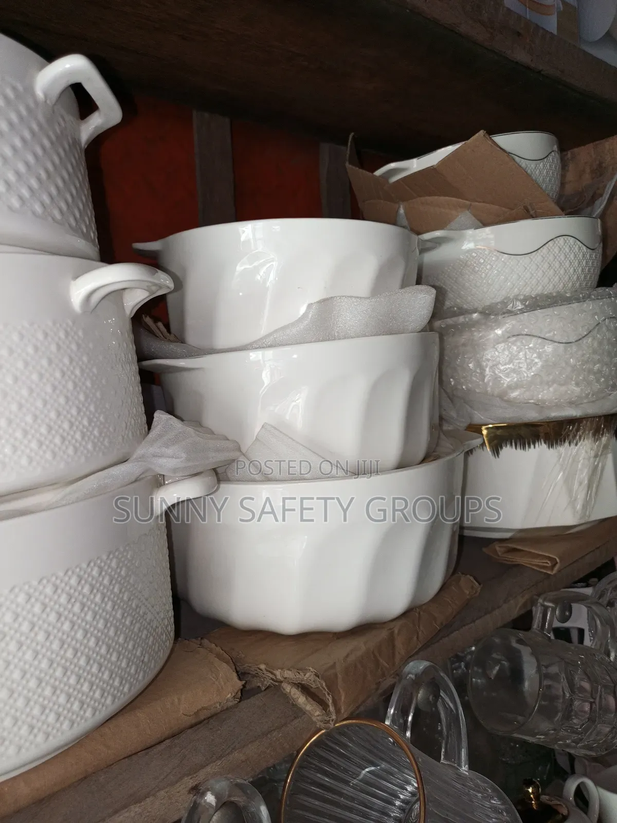Kitchen Cookware and Dishes