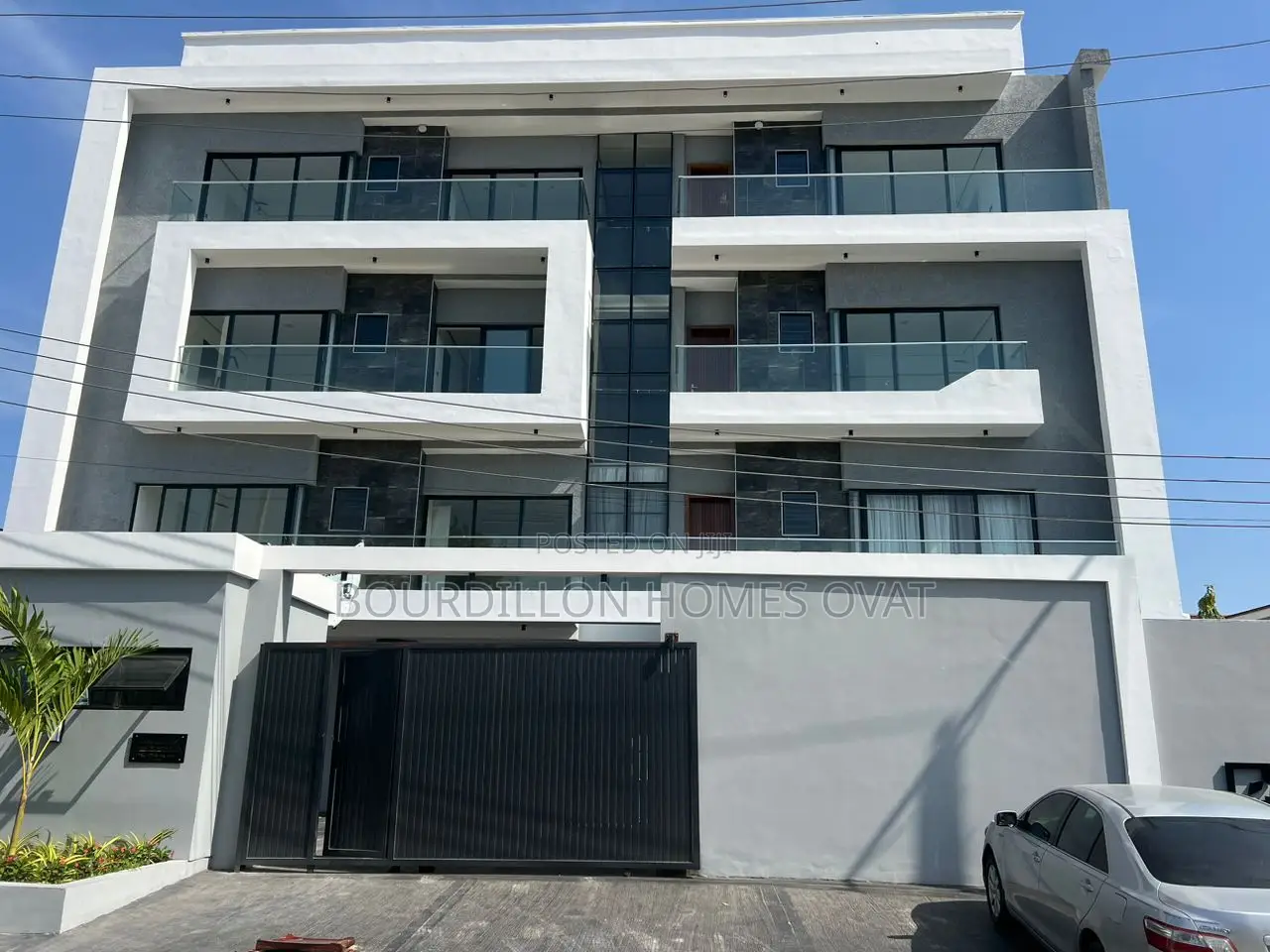 3bdrm Apartment in Lekki Phase 1 for sale