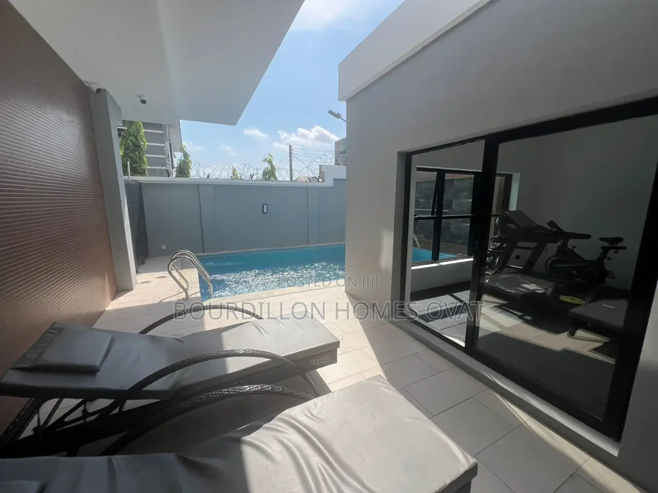3bdrm Apartment in Lekki Phase 1 for sale