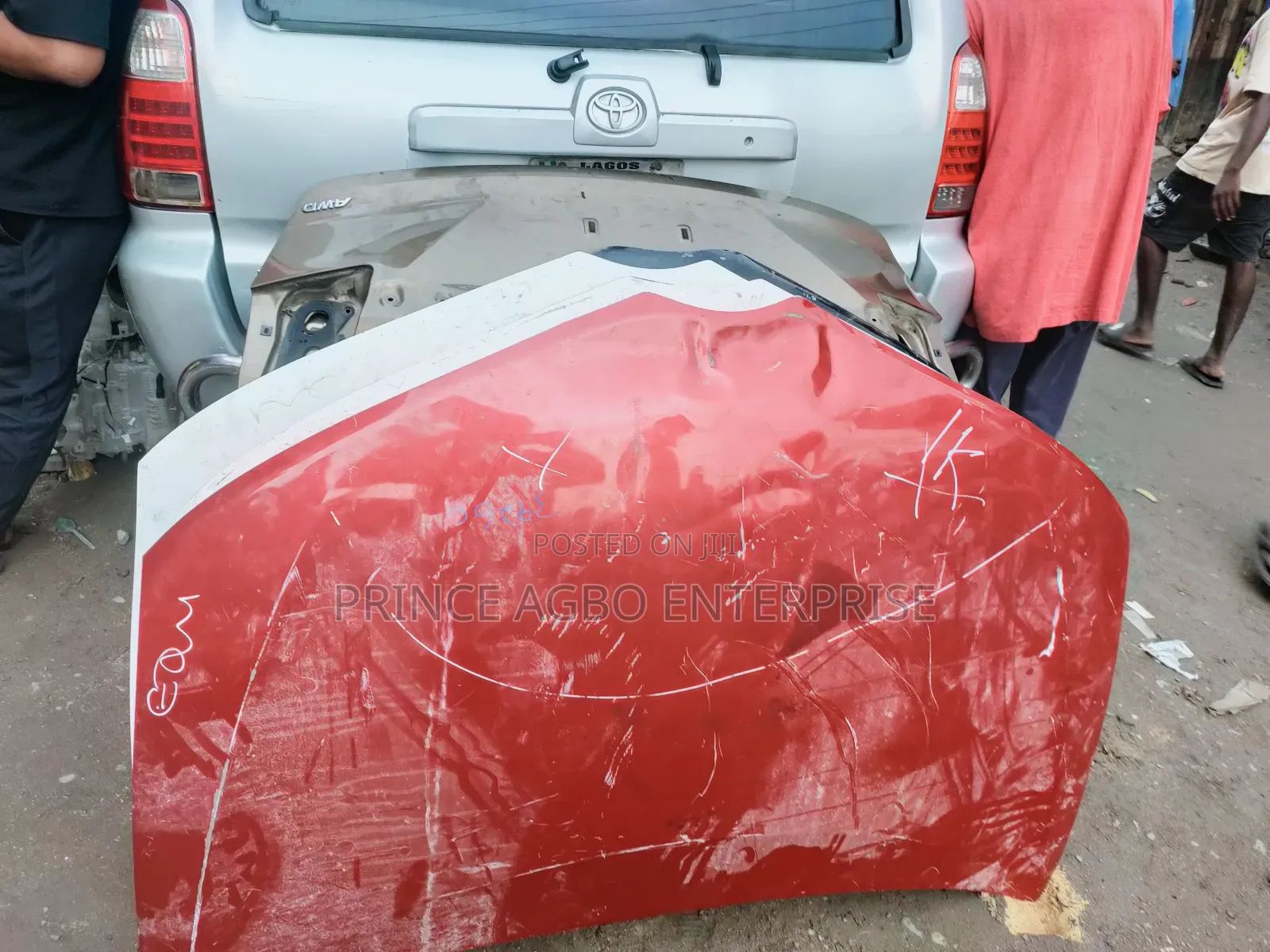 Toyota Corolla Im Bonnet 2012