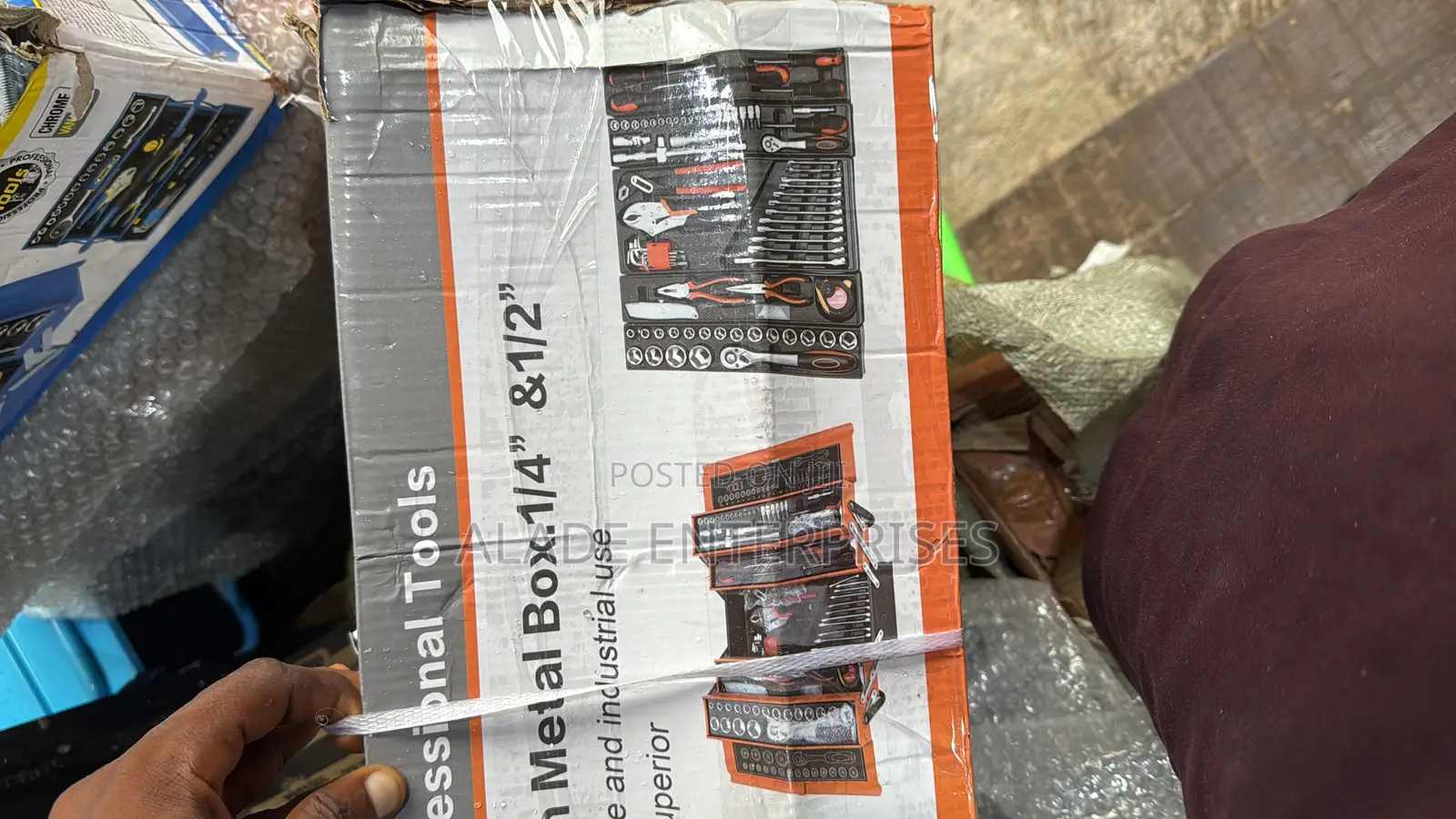 85pcs Metal Tool Box 1/4 And 1/2