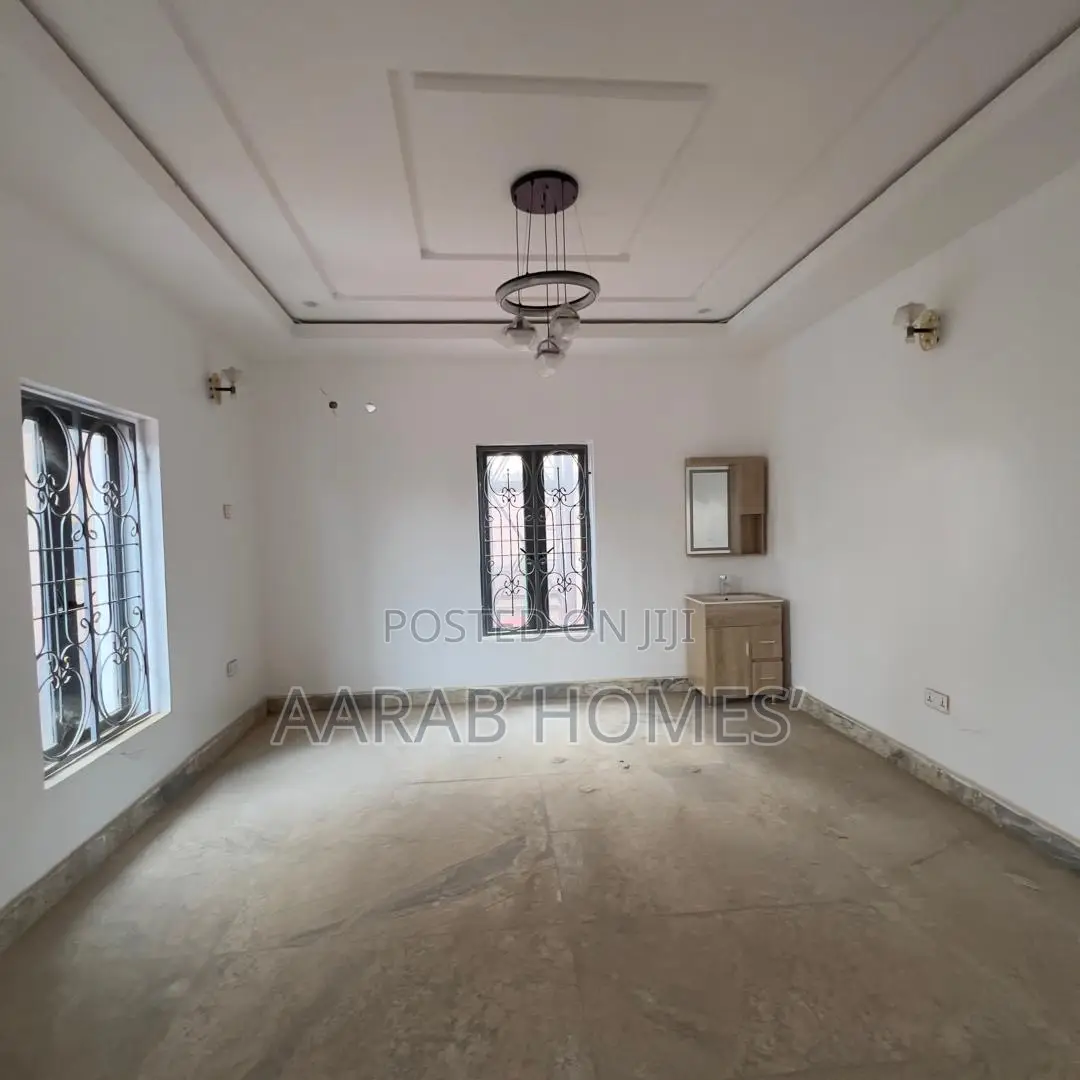 5bdrm Duplex in Gwarinpa for sale