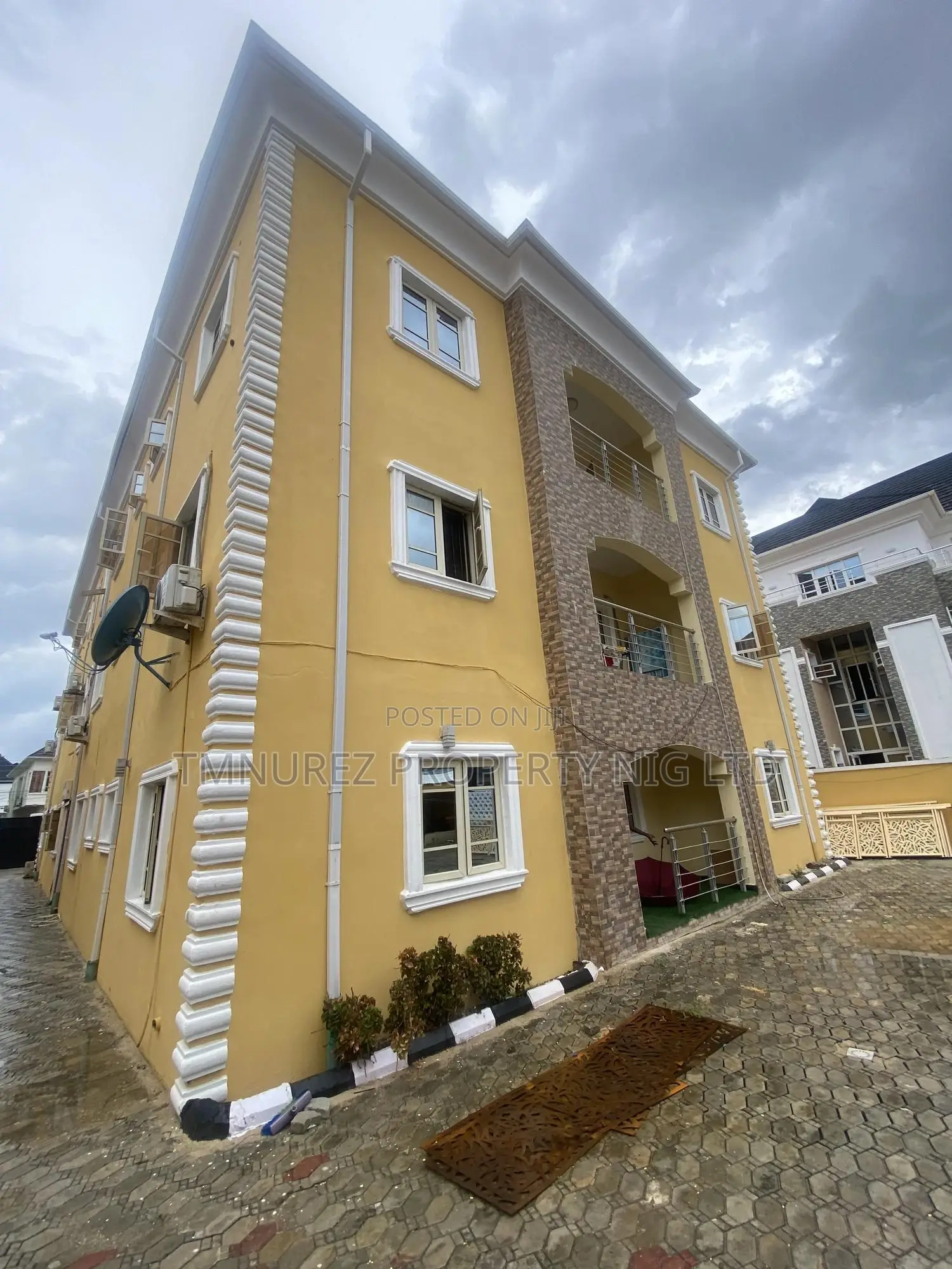 3bdrm Apartment in Chevron, Lekki for rent