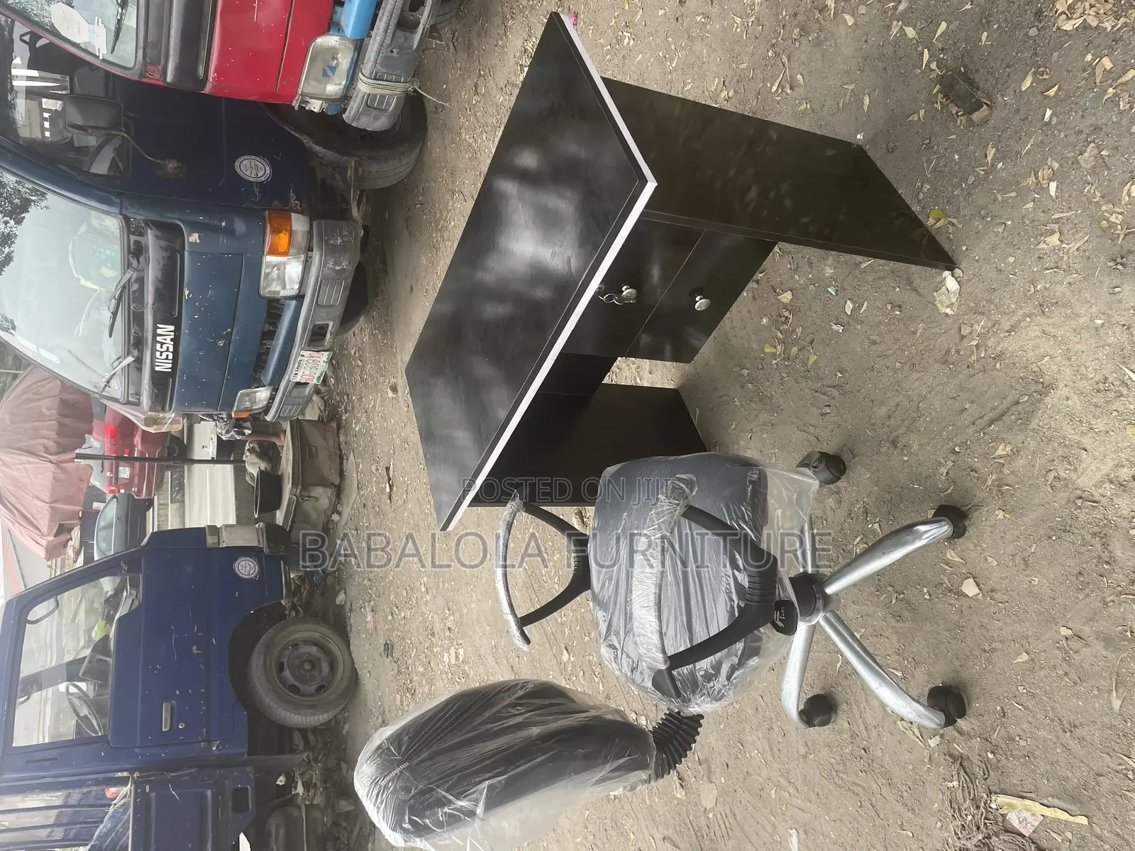 3 Feet Table and Portable Rolling Chair