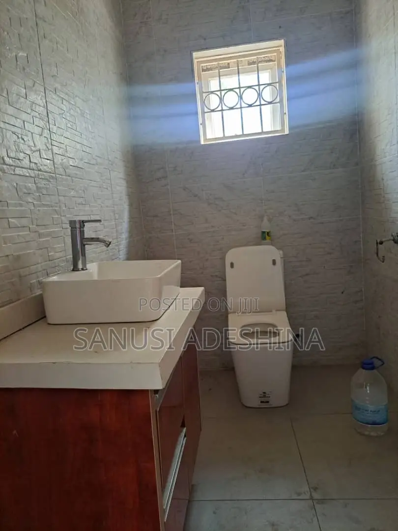 6bdrm Duplex in Katampe for sale