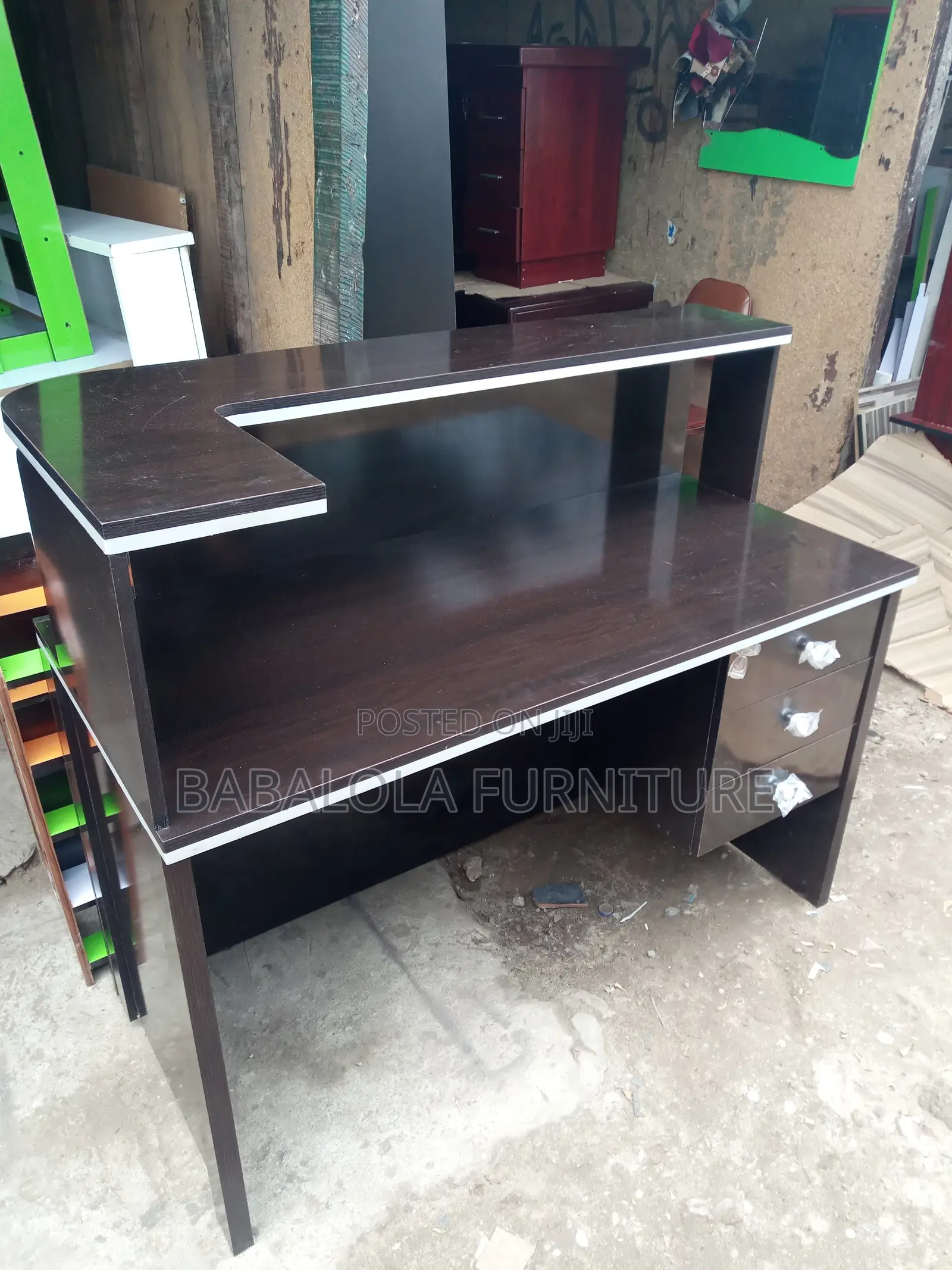 4 Feet Receptionist Table