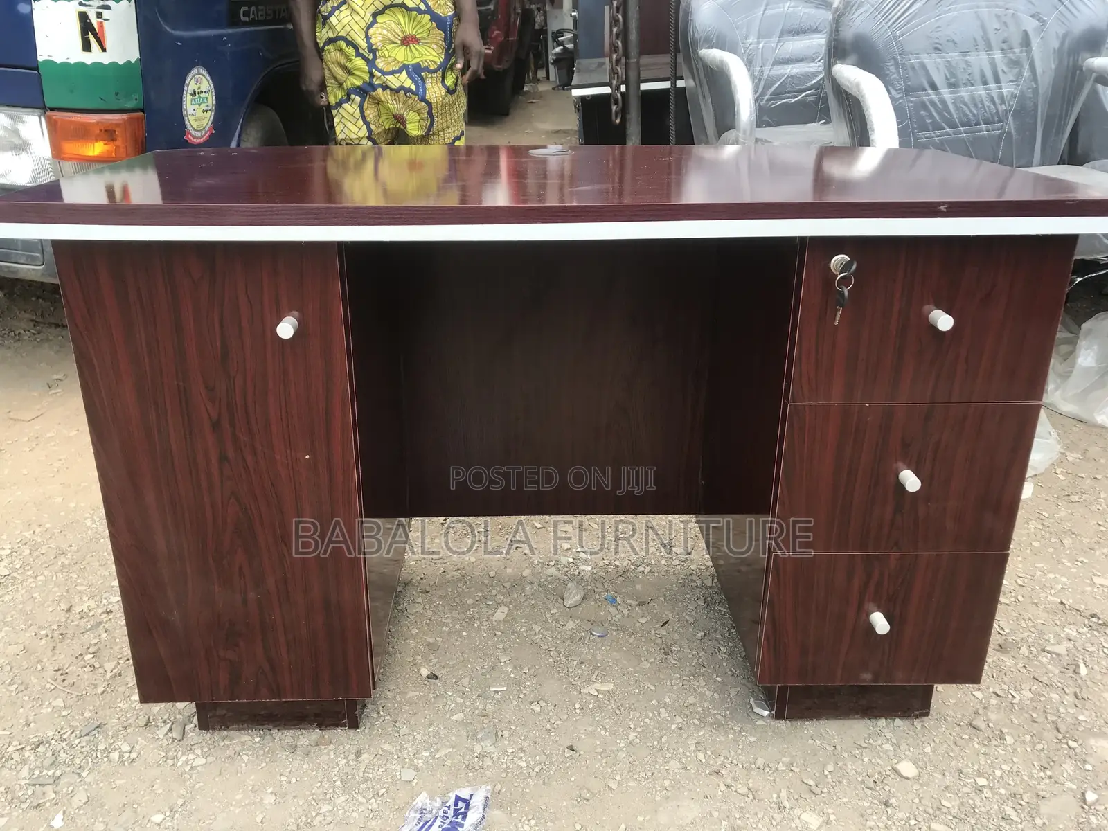 4 Feet Executive Table