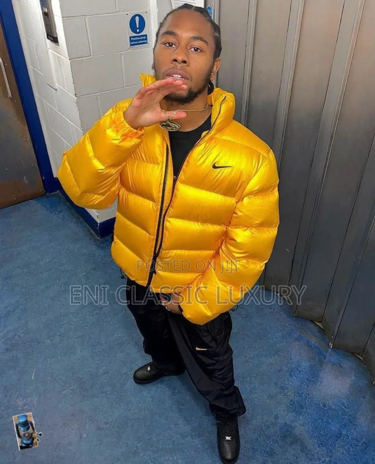 Top Quality Luxury Jacket 🧥 Nike Well Branded