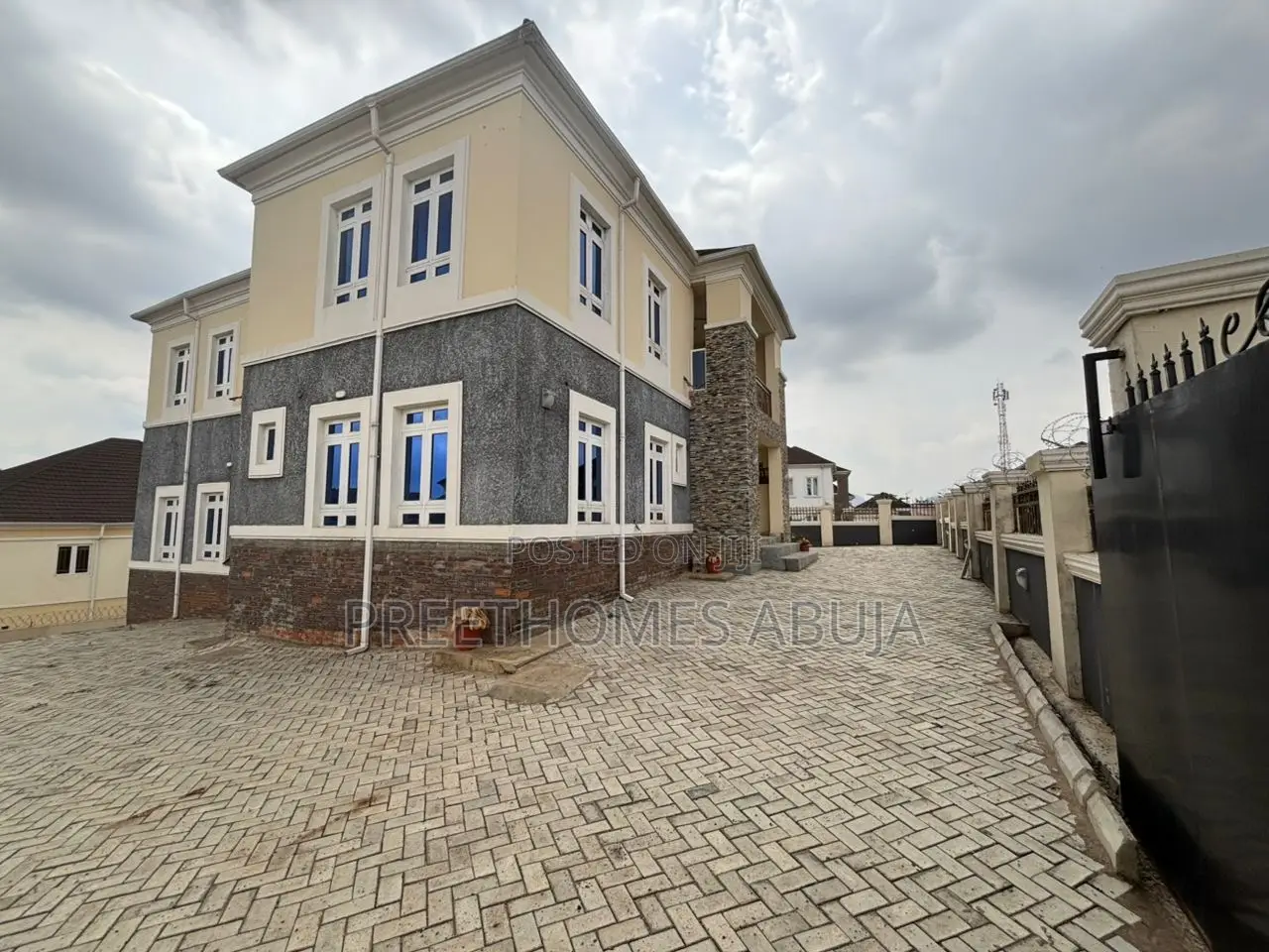 6bdrm Duplex in Naf Valley Estate, for rent