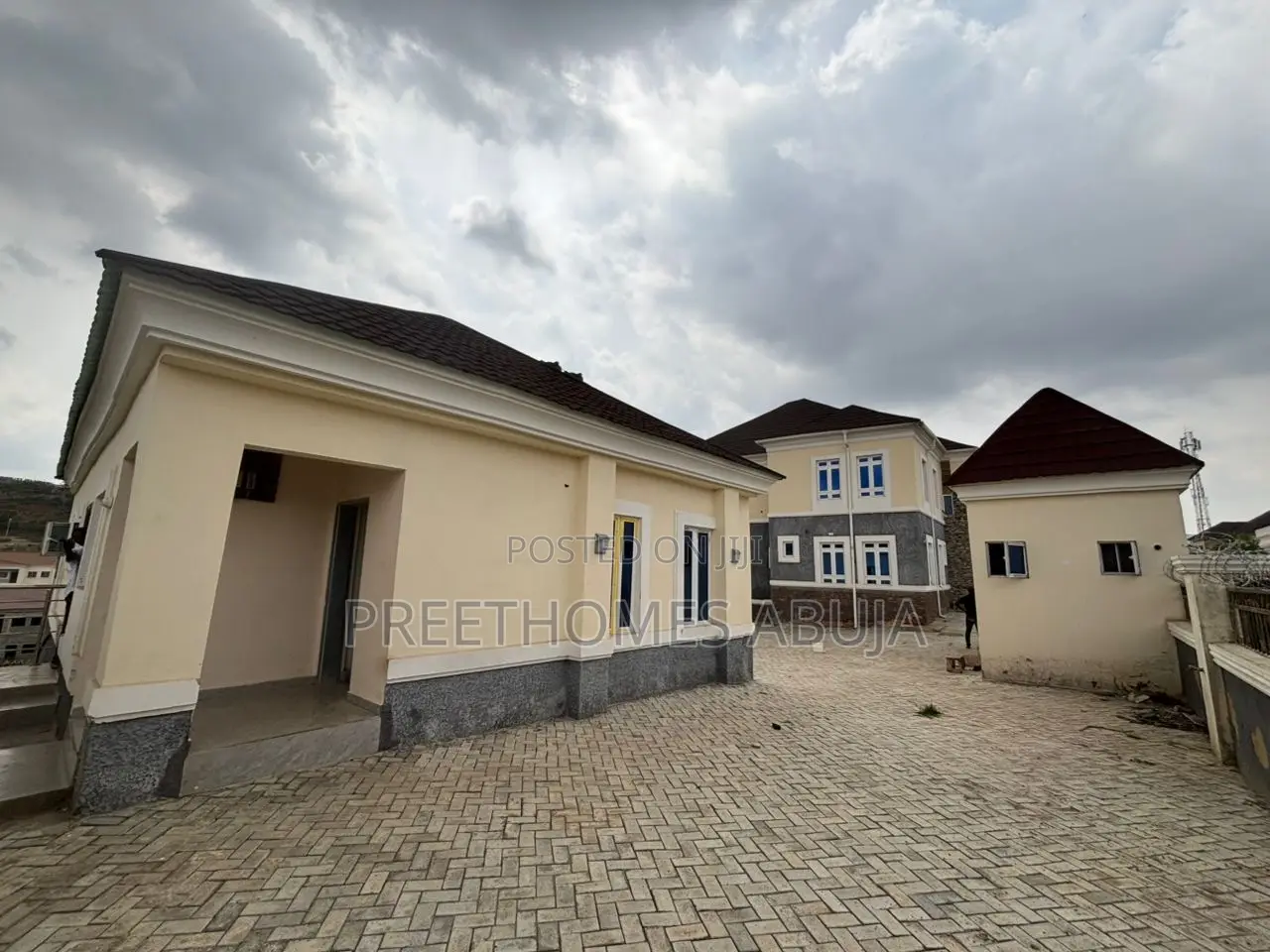 6bdrm Duplex in Naf Valley Estate, for rent